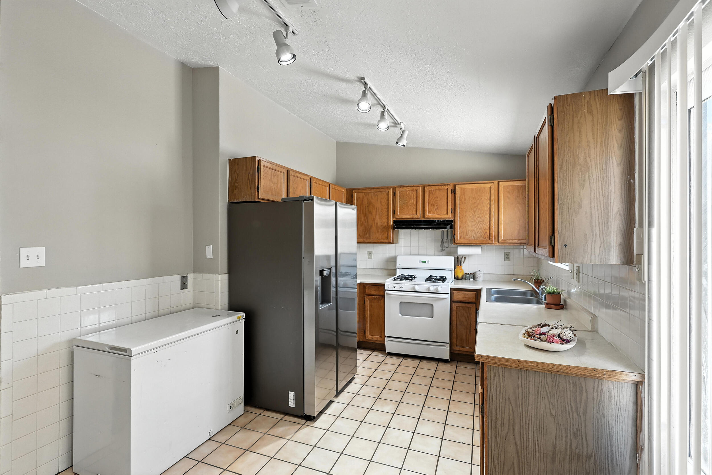 1983 MAESTAS Drive SW