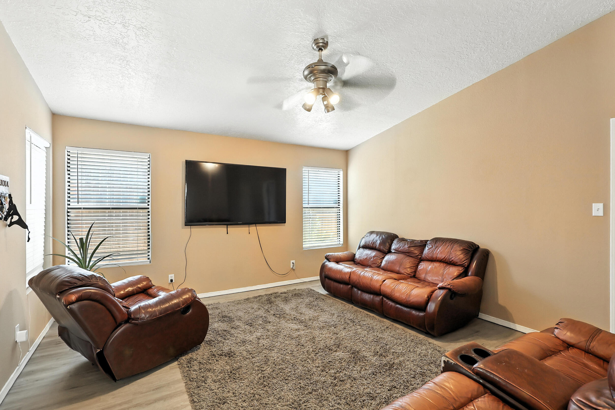 1983 MAESTAS Drive SW