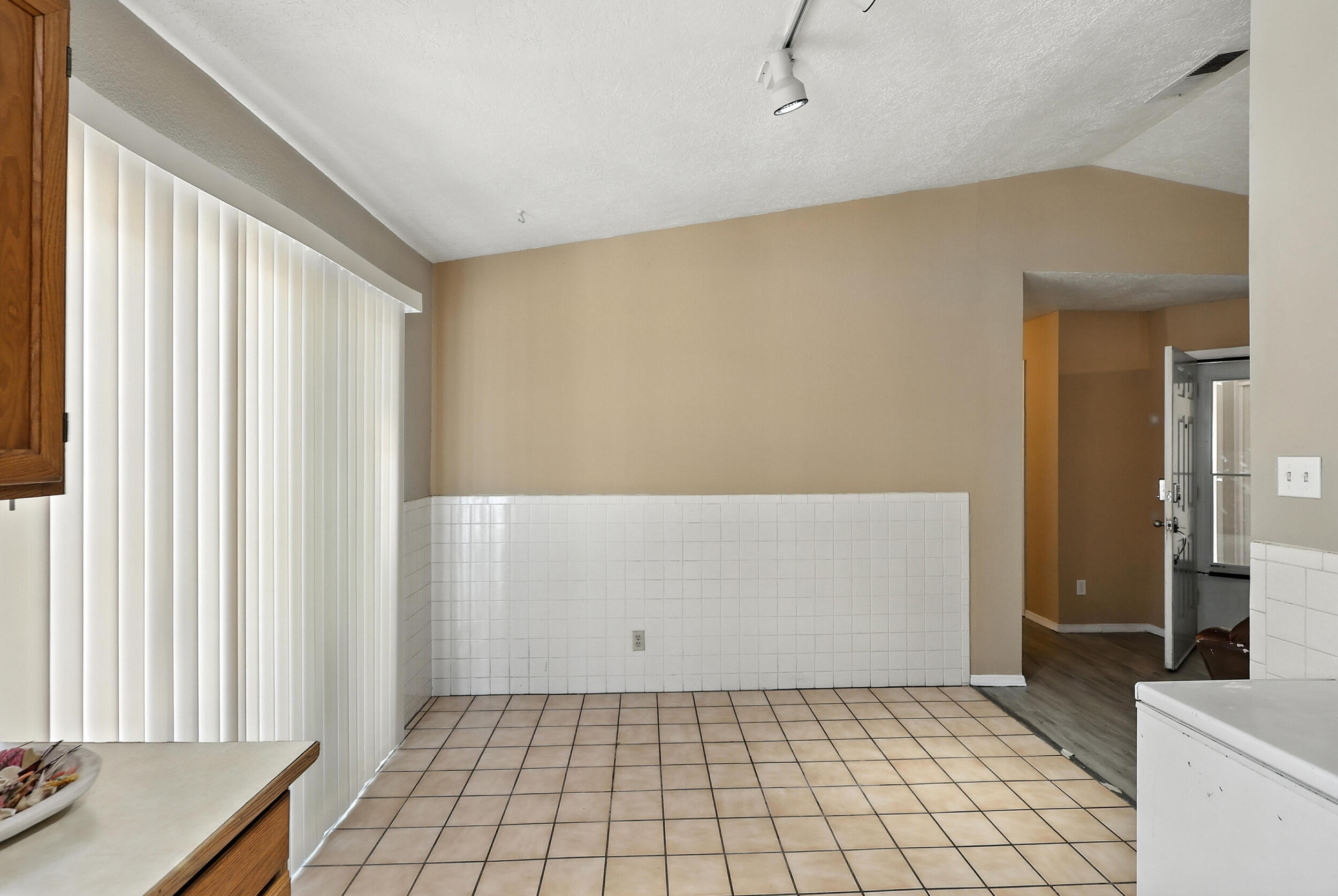 1983 MAESTAS Drive SW