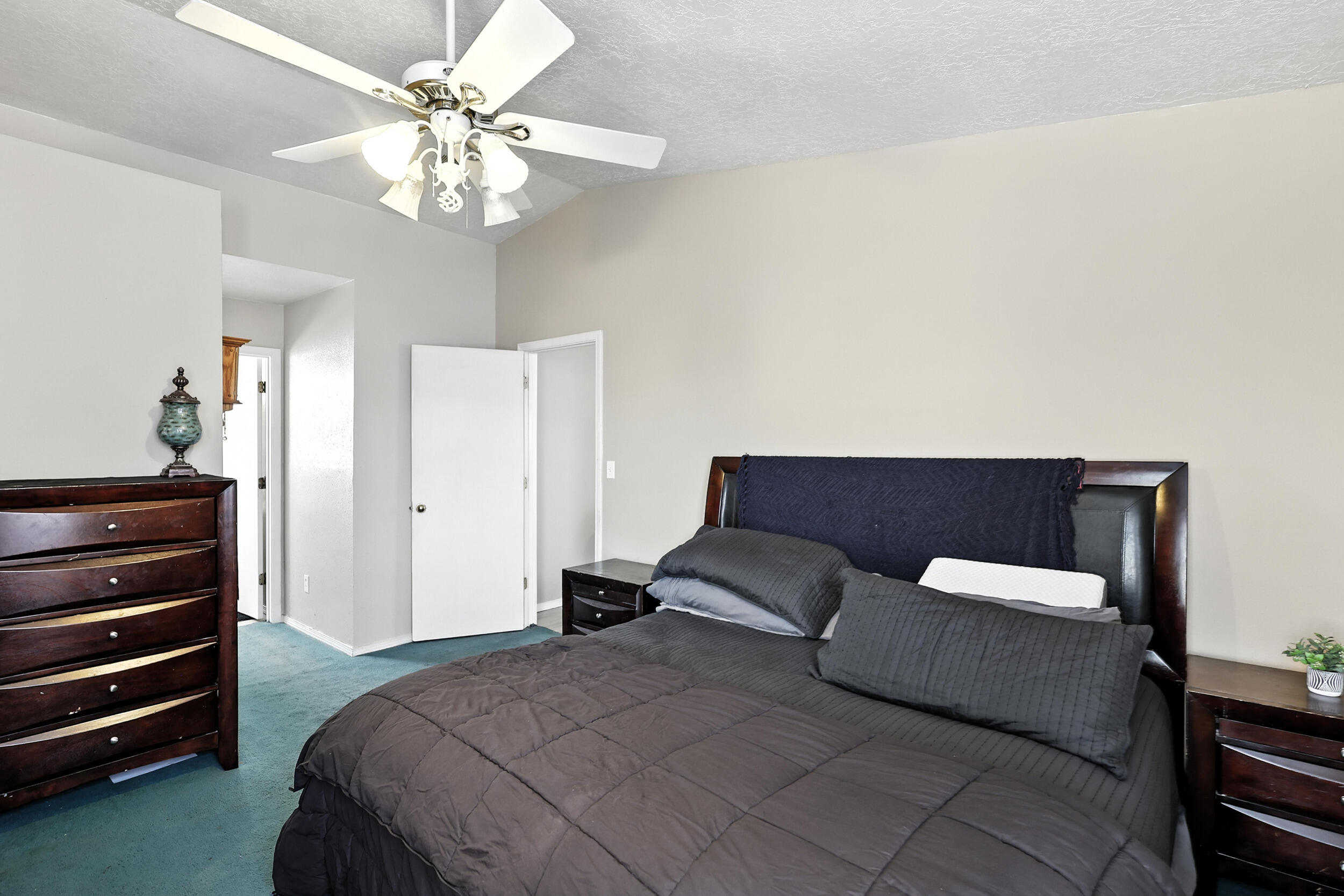 1983 MAESTAS Drive SW