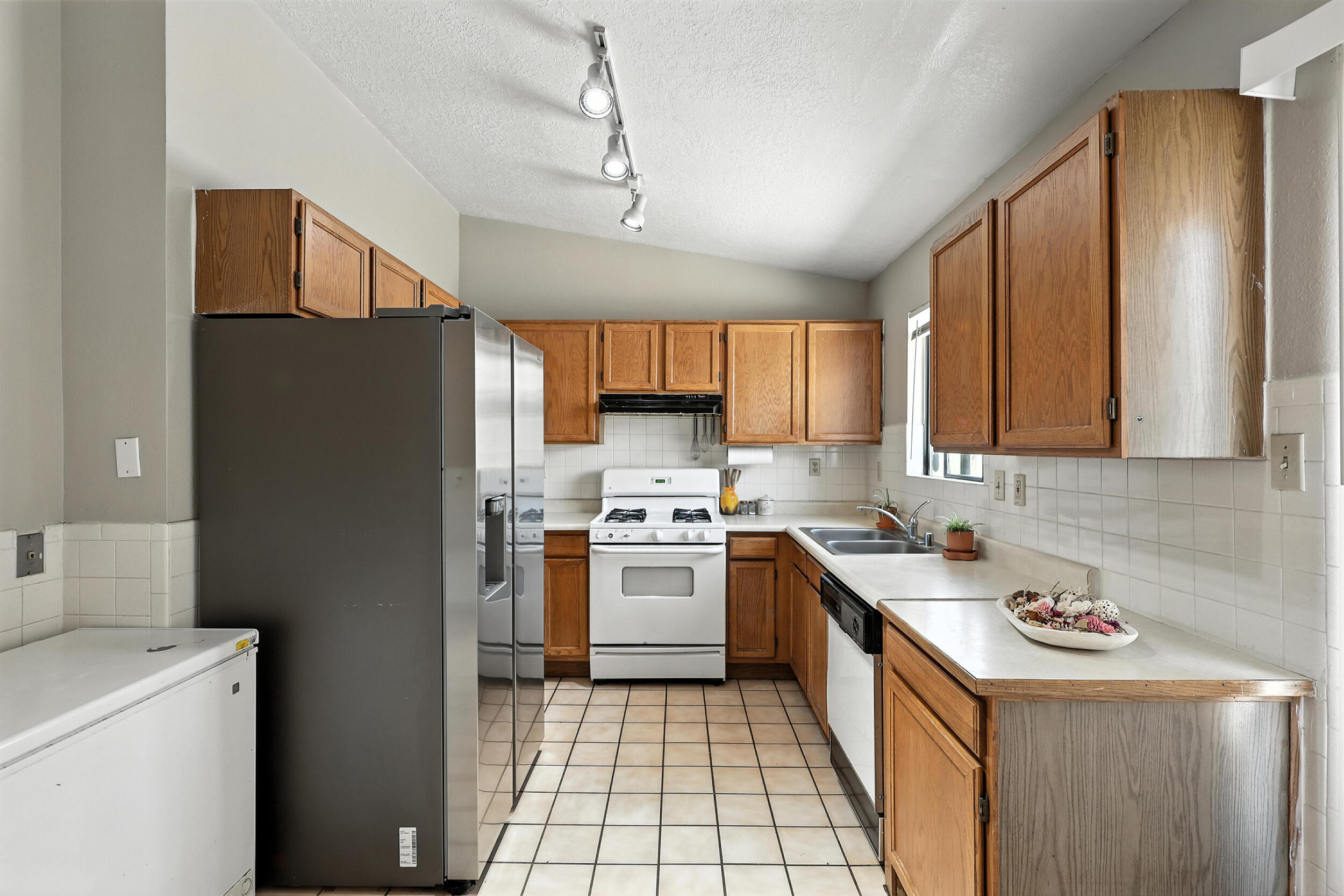 1983 MAESTAS Drive SW