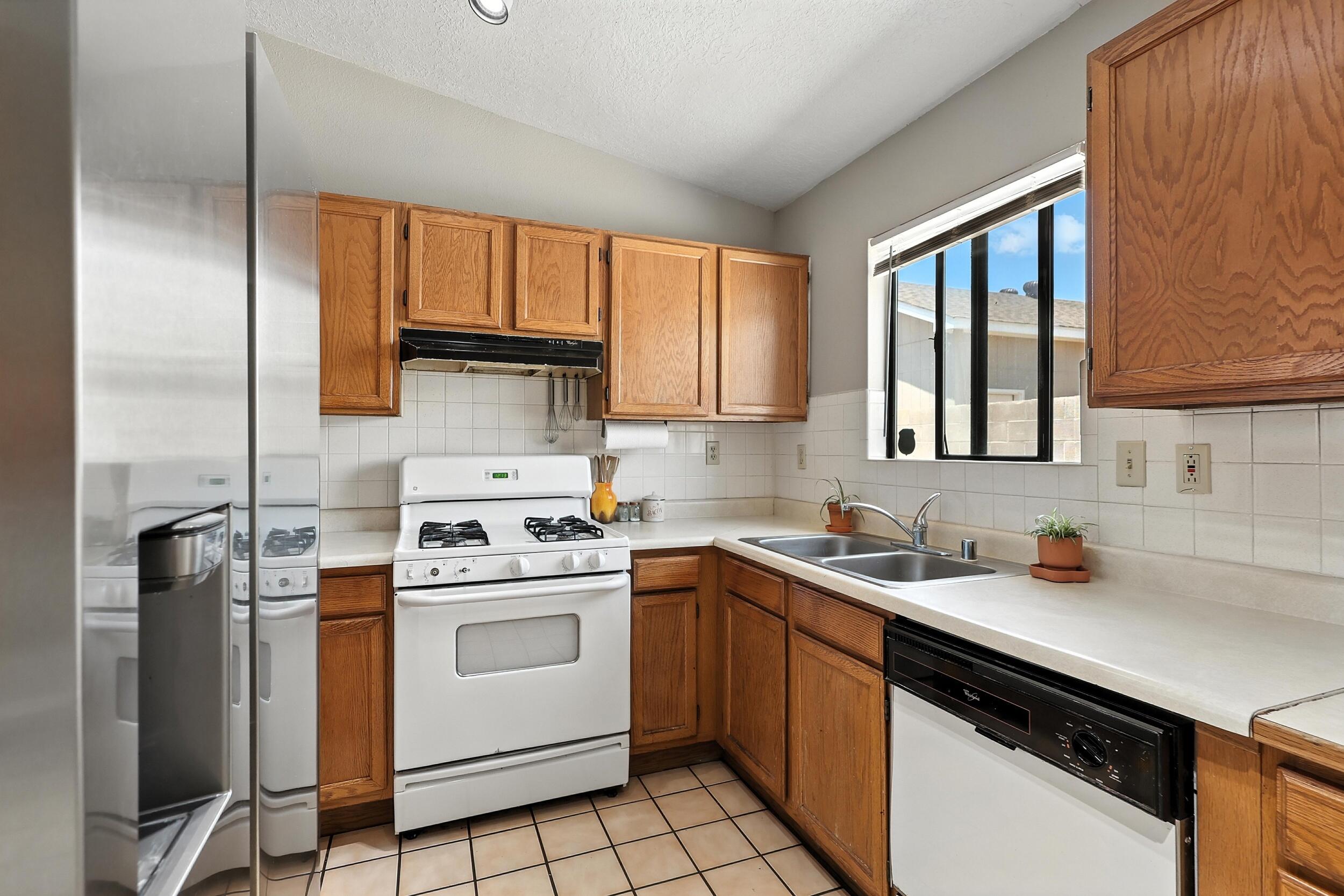 1983 MAESTAS Drive SW