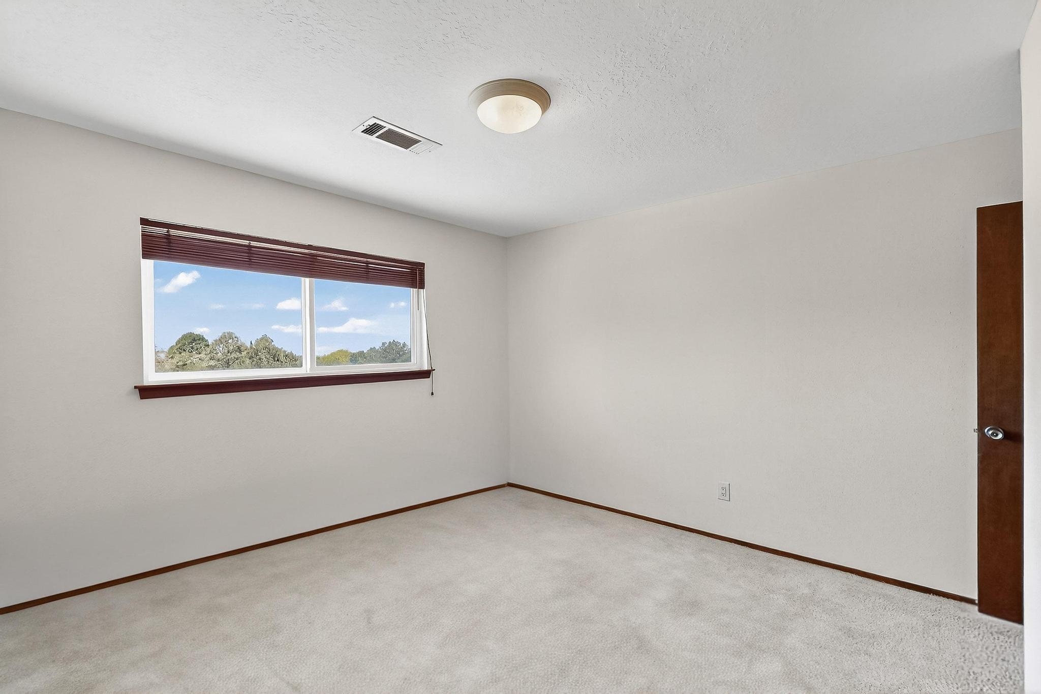 715 PARKSIDE Drive NE