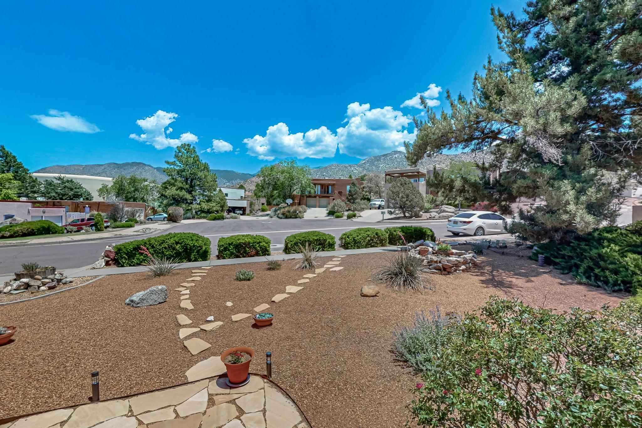 715 PARKSIDE Drive NE