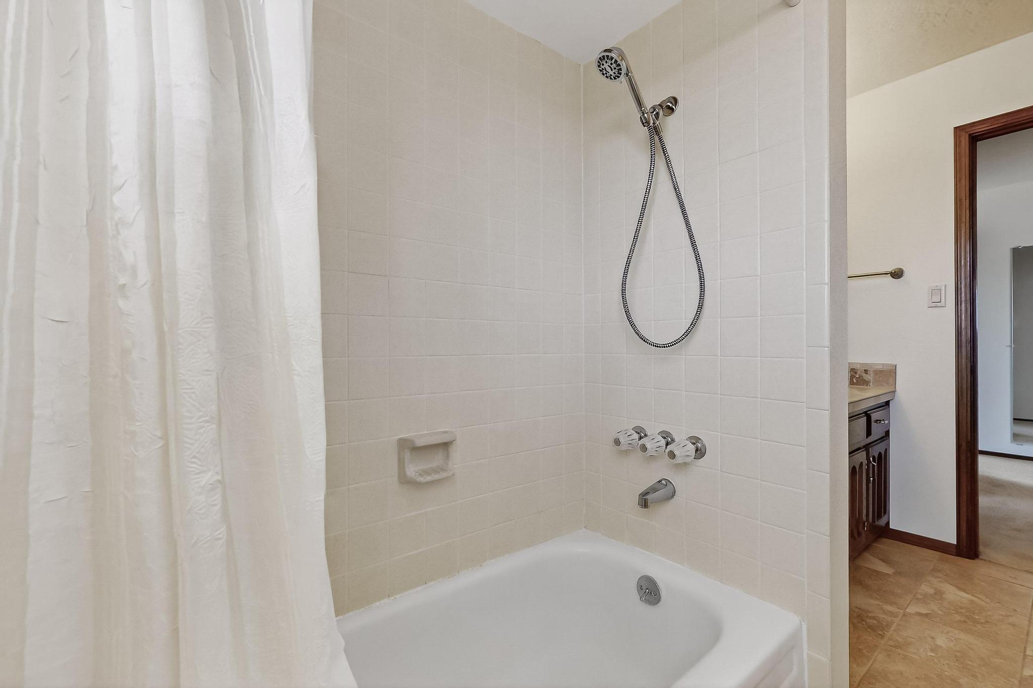 715 PARKSIDE Drive NE