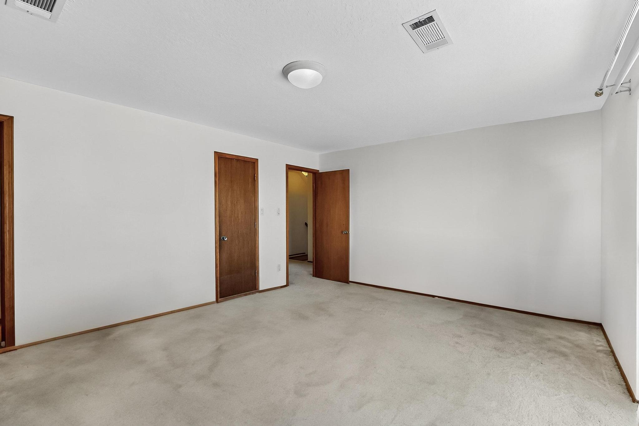 715 PARKSIDE Drive NE