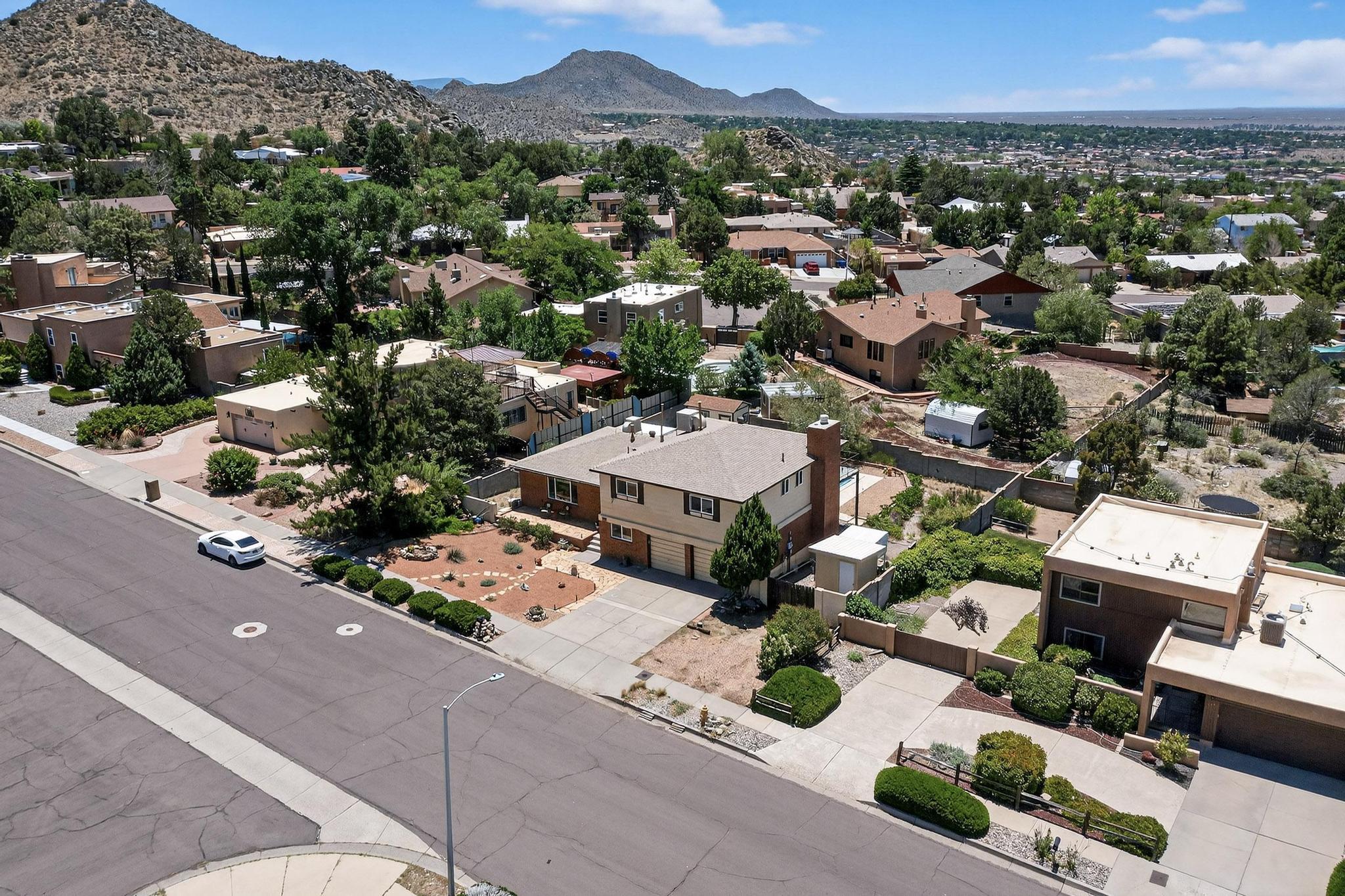 715 PARKSIDE Drive NE