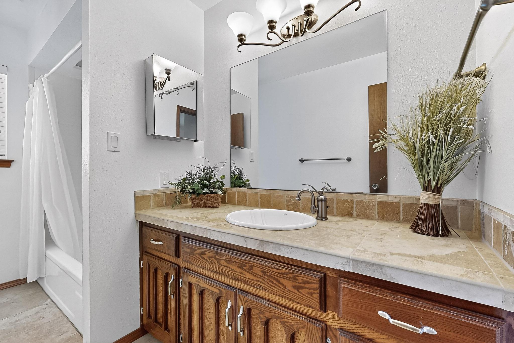 715 PARKSIDE Drive NE