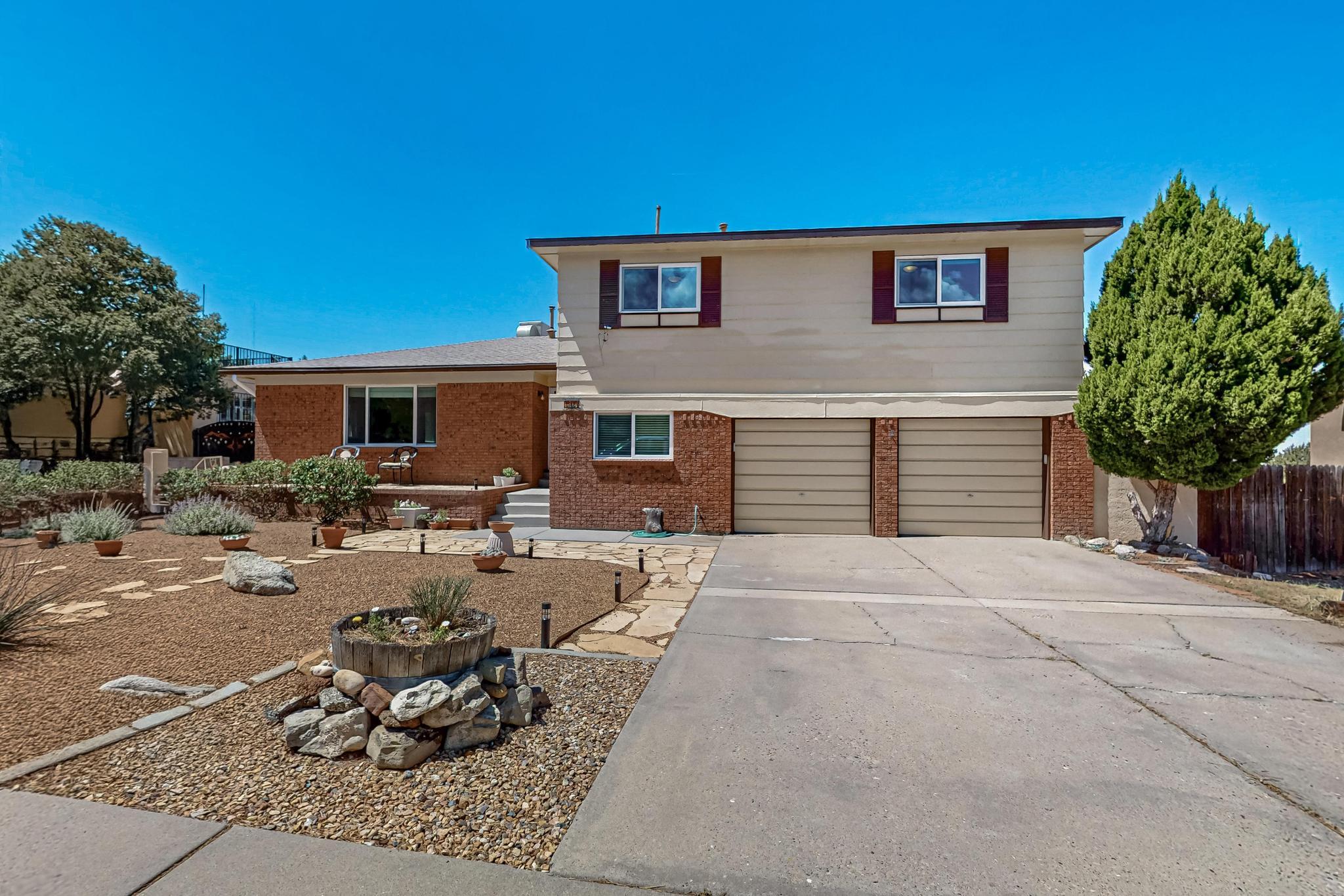 715 PARKSIDE Drive NE