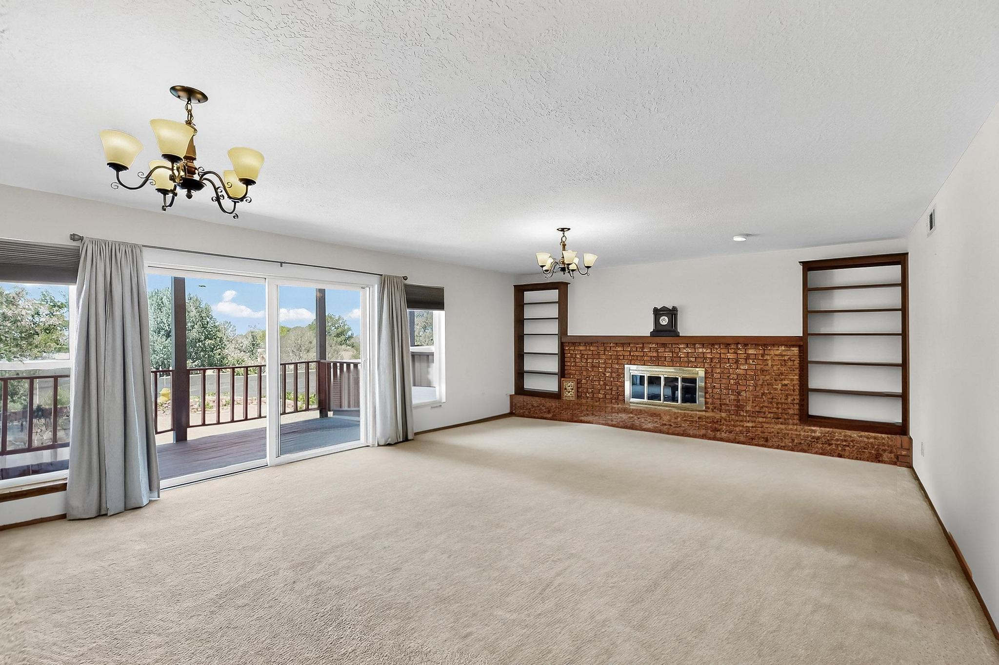 715 PARKSIDE Drive NE