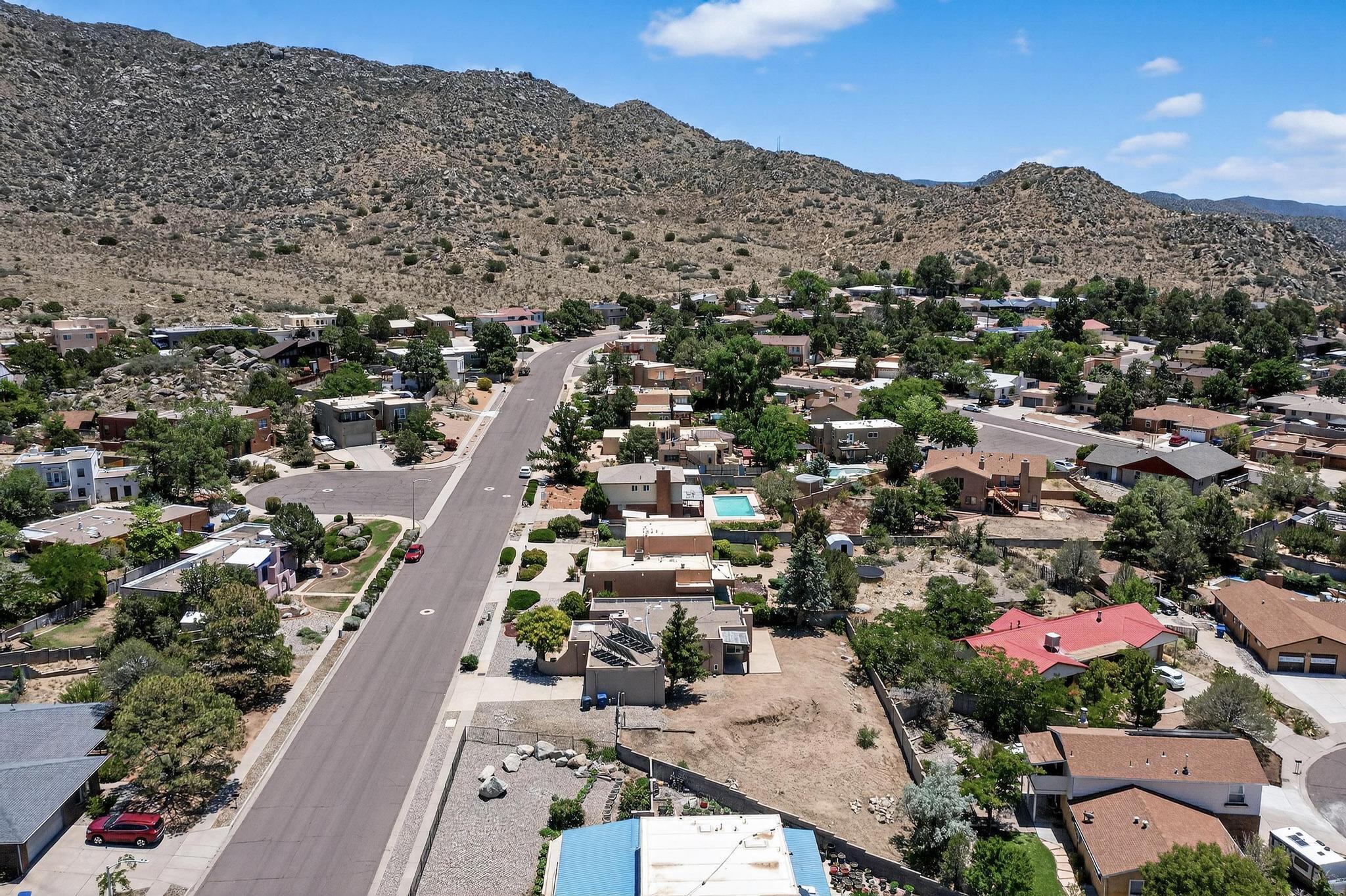 715 PARKSIDE Drive NE