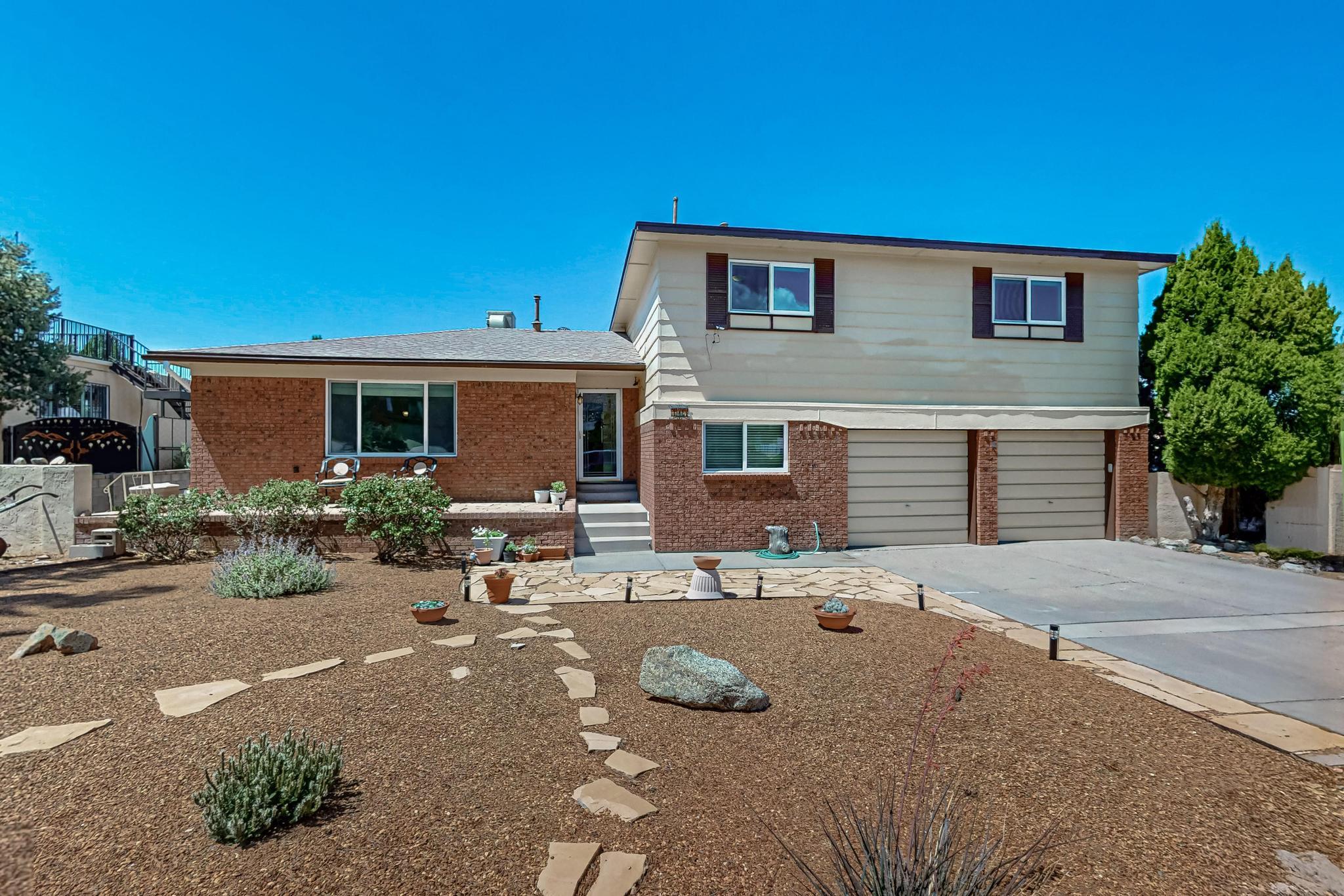 715 PARKSIDE Drive NE