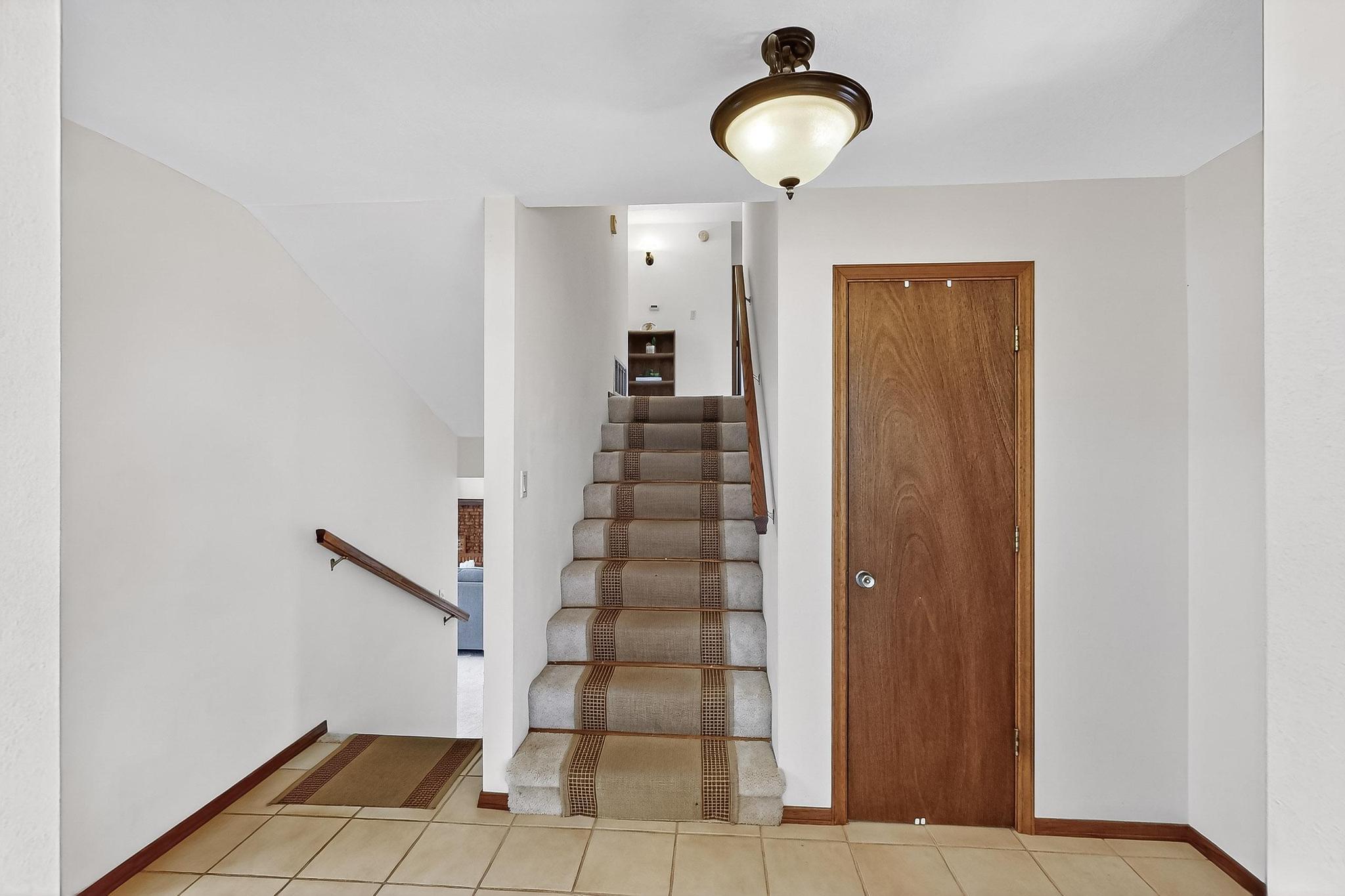 715 PARKSIDE Drive NE