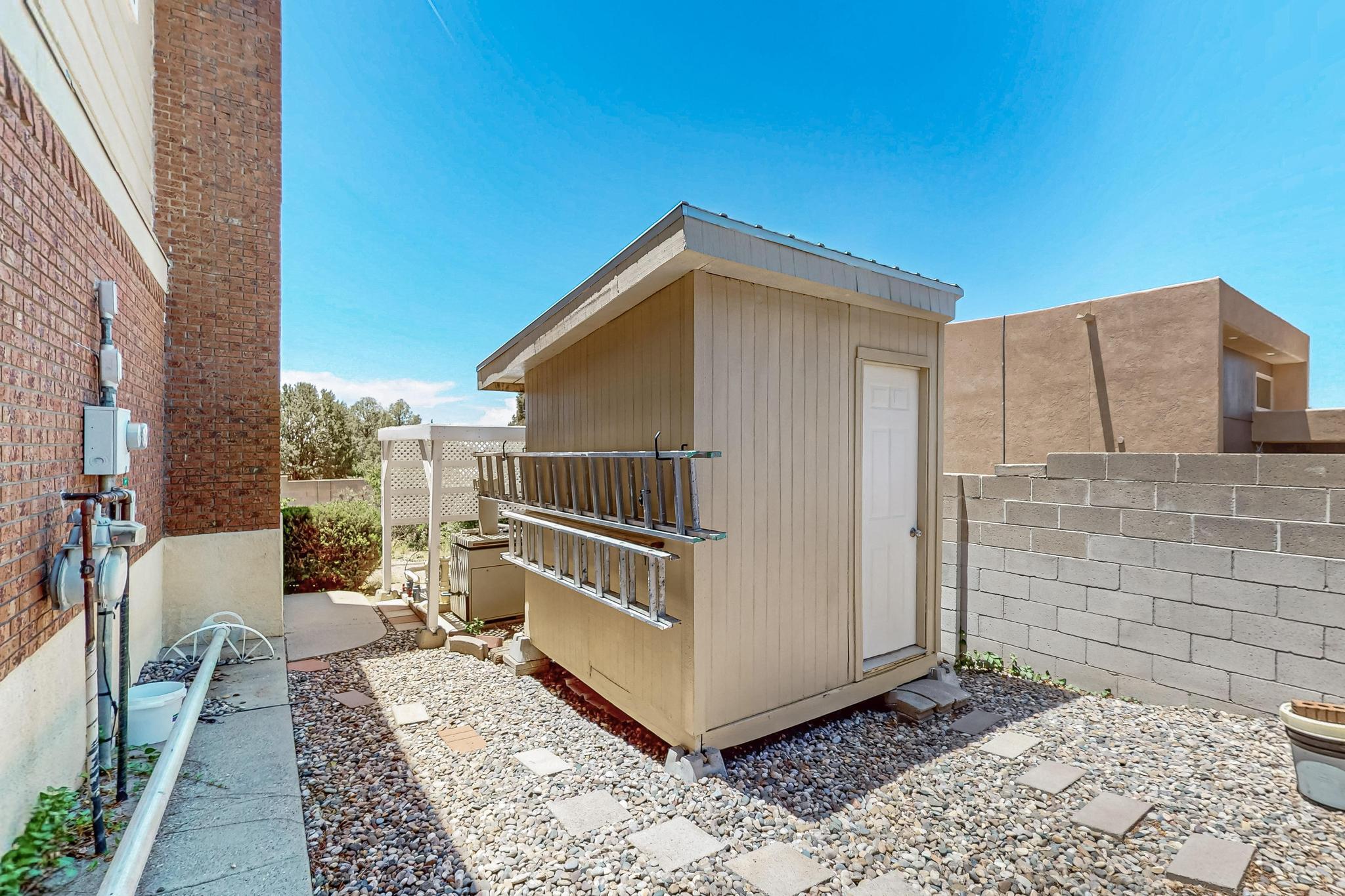 715 PARKSIDE Drive NE