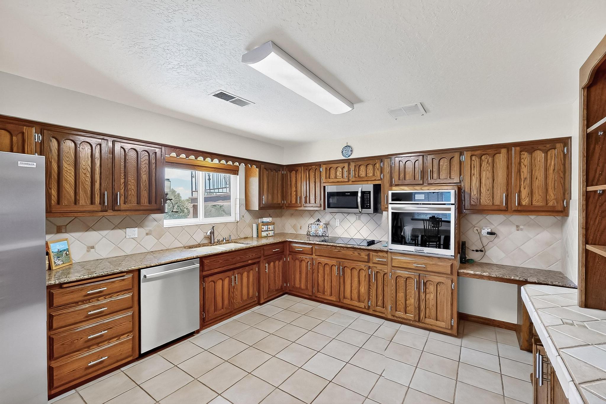 715 PARKSIDE Drive NE