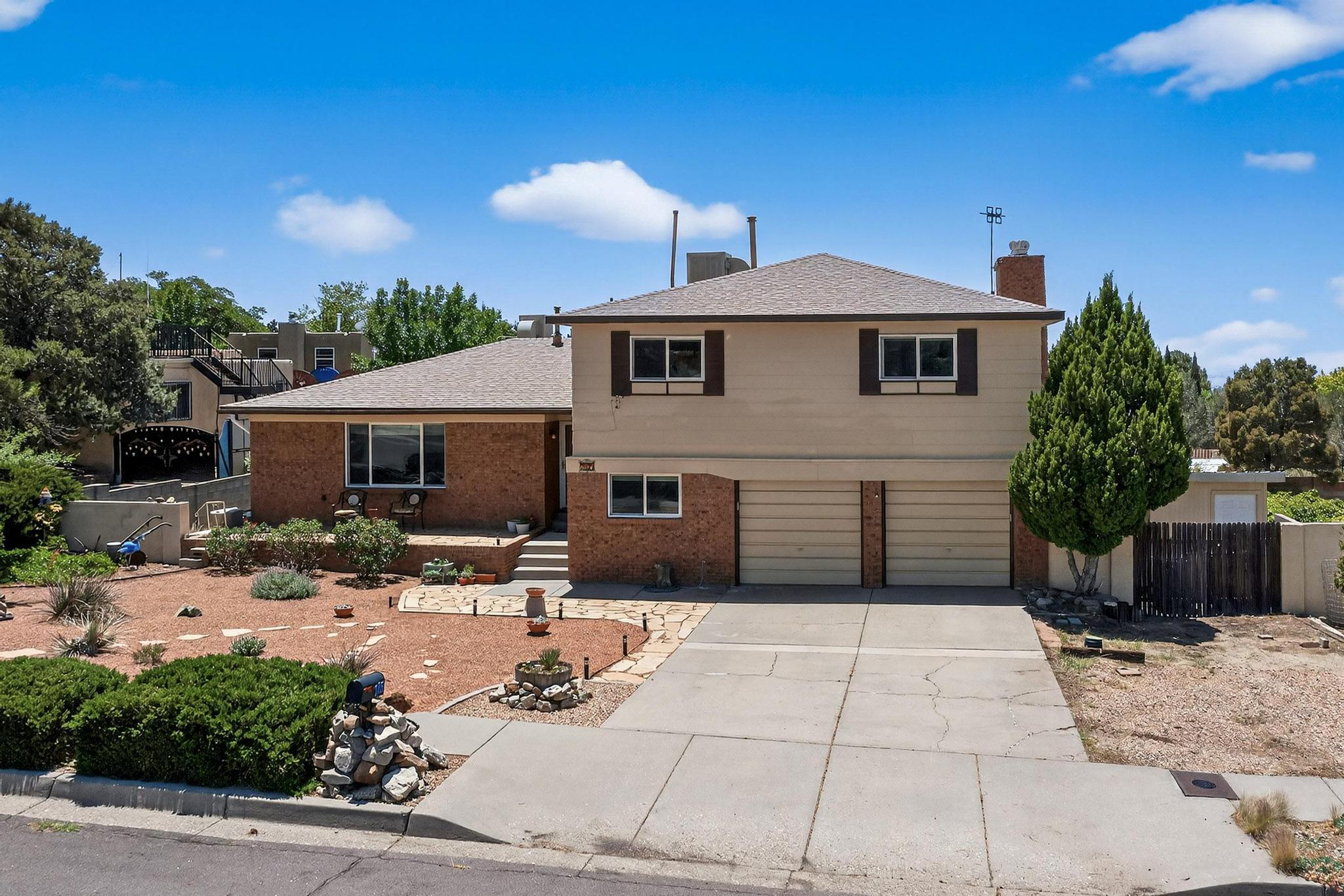 715 PARKSIDE Drive NE