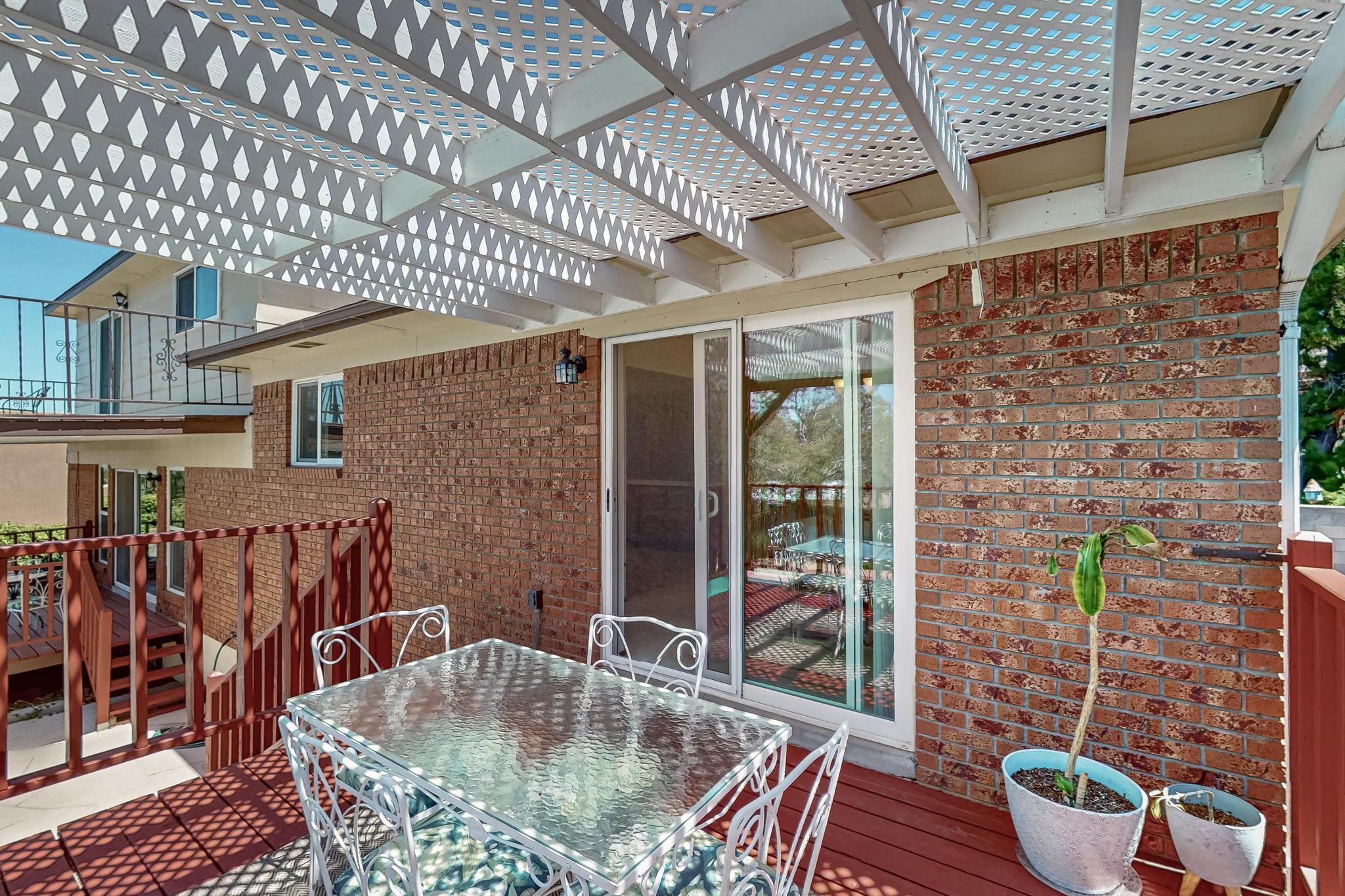 715 PARKSIDE Drive NE