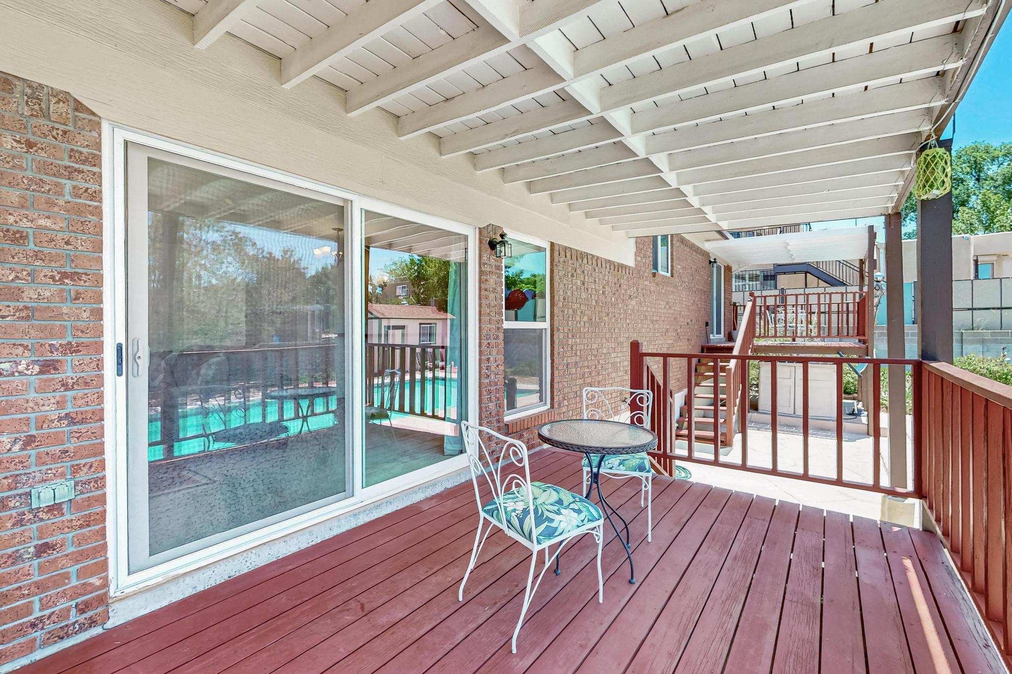 715 PARKSIDE Drive NE