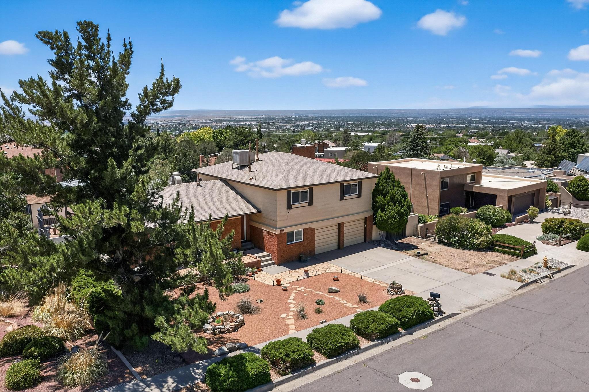 715 PARKSIDE Drive NE