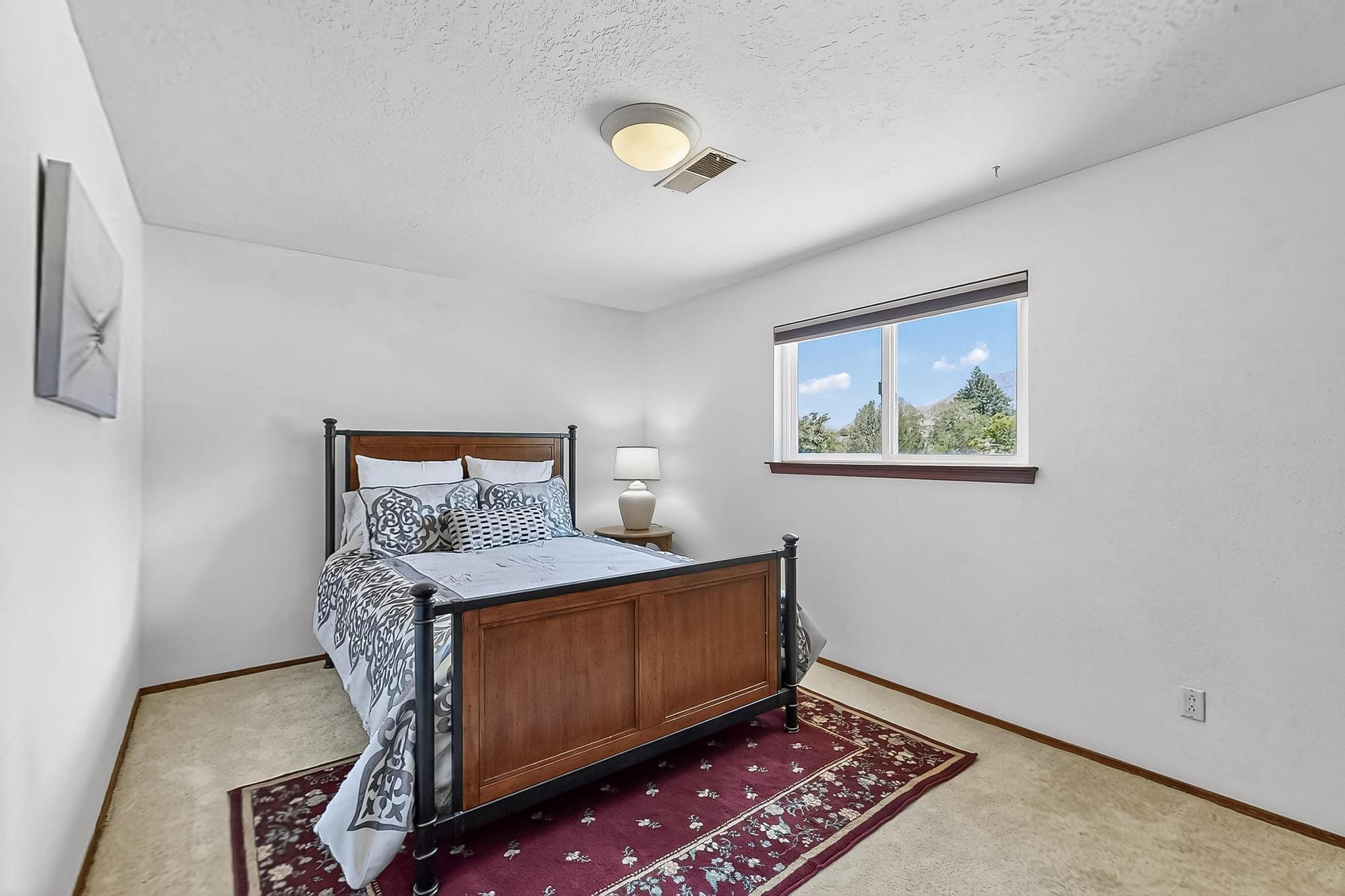 715 PARKSIDE Drive NE