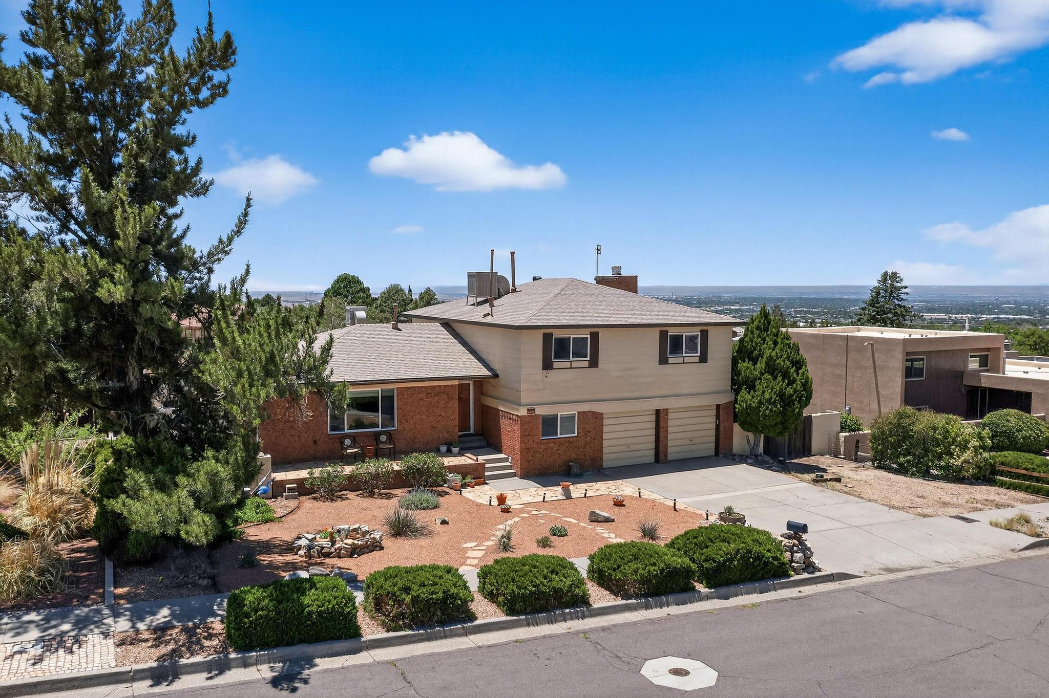 715 PARKSIDE Drive NE