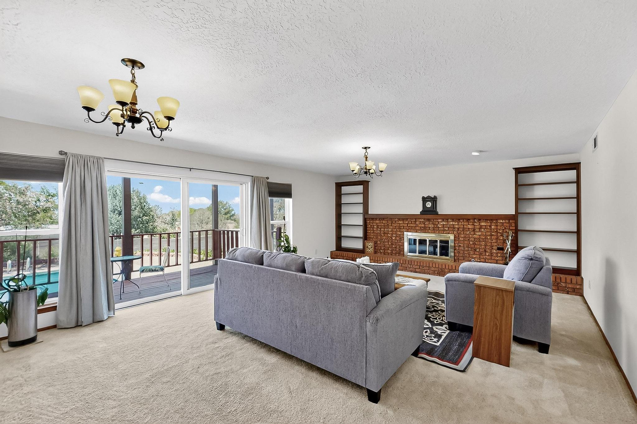 715 PARKSIDE Drive NE