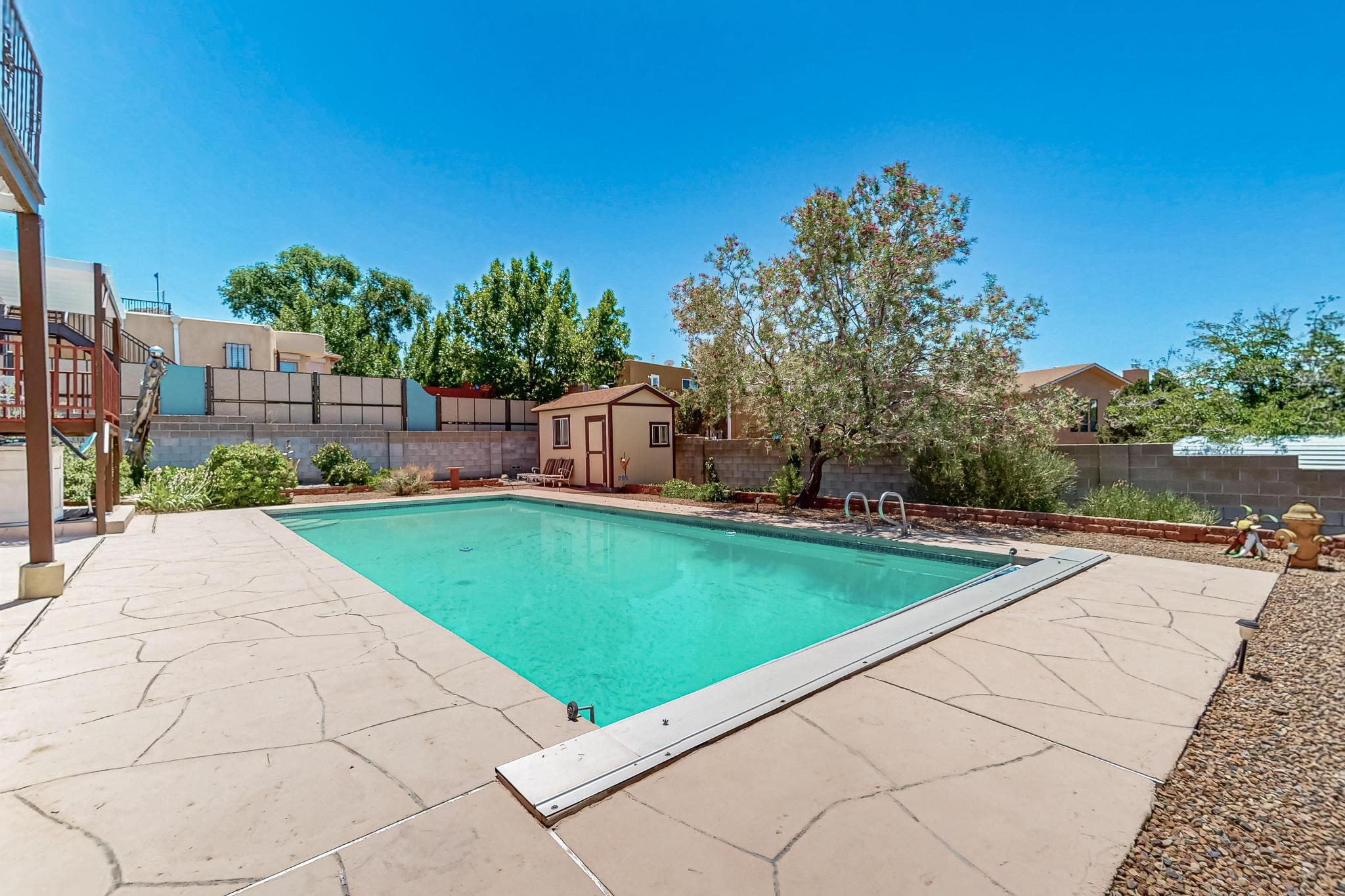 715 PARKSIDE Drive NE