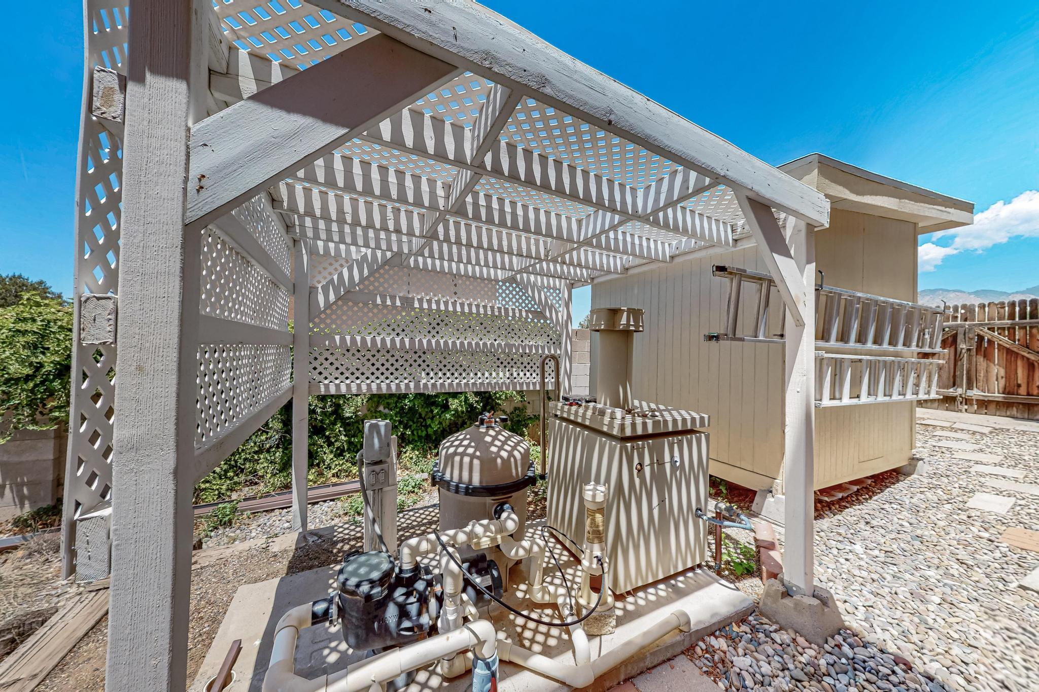 715 PARKSIDE Drive NE