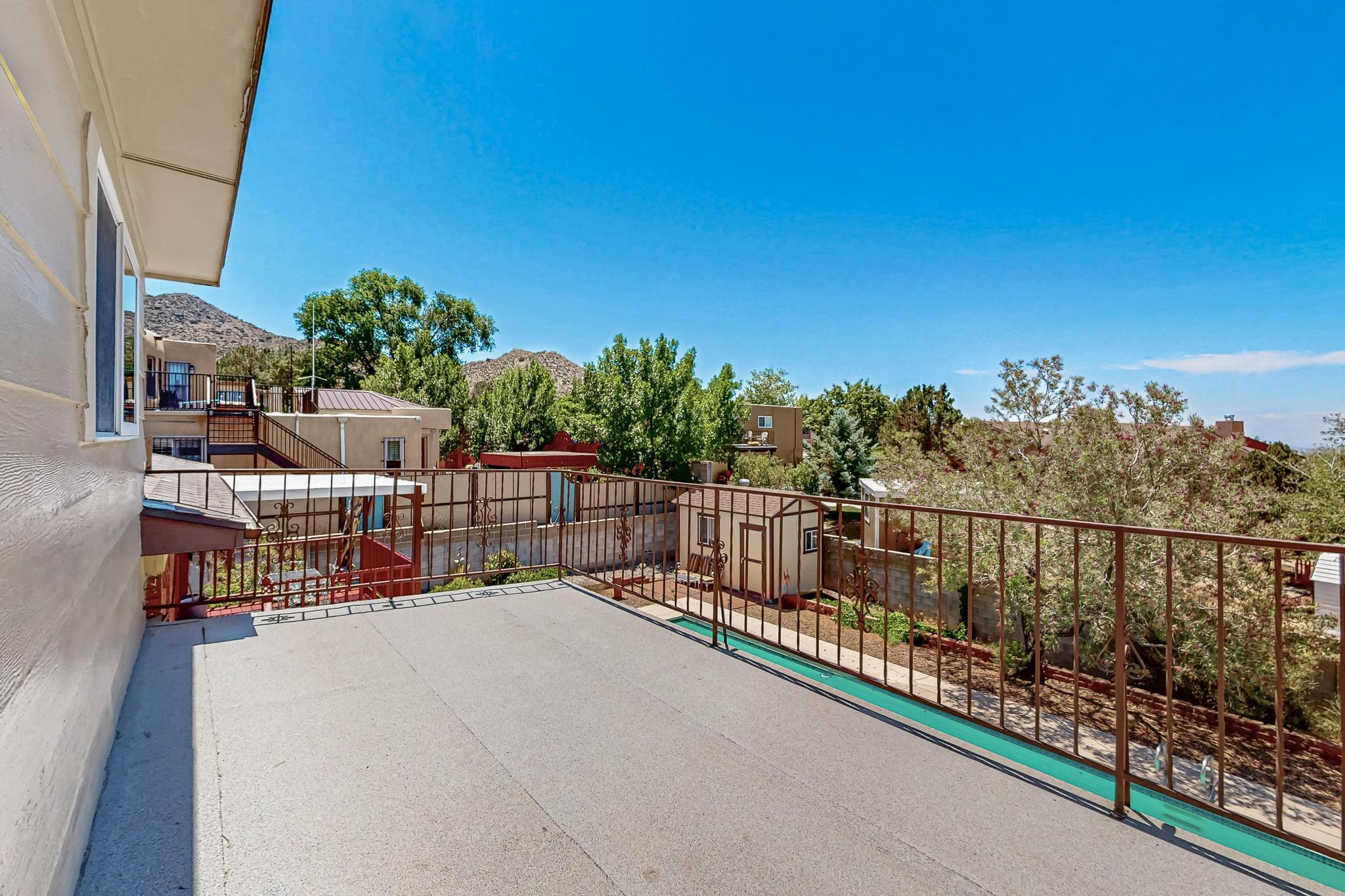 715 PARKSIDE Drive NE