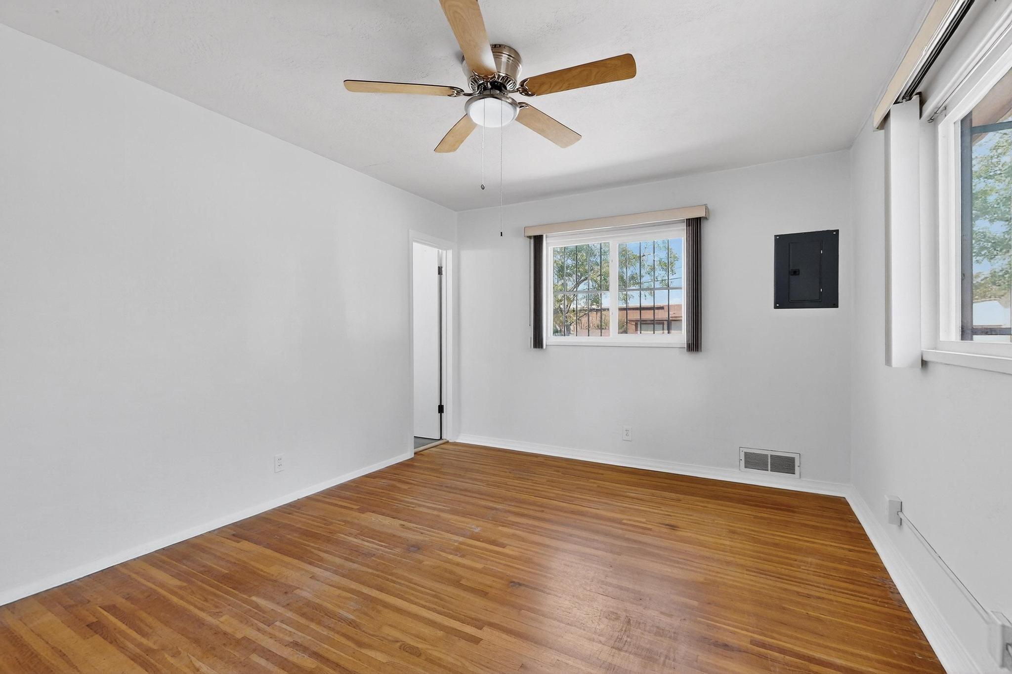 513 MESILLA Street NE