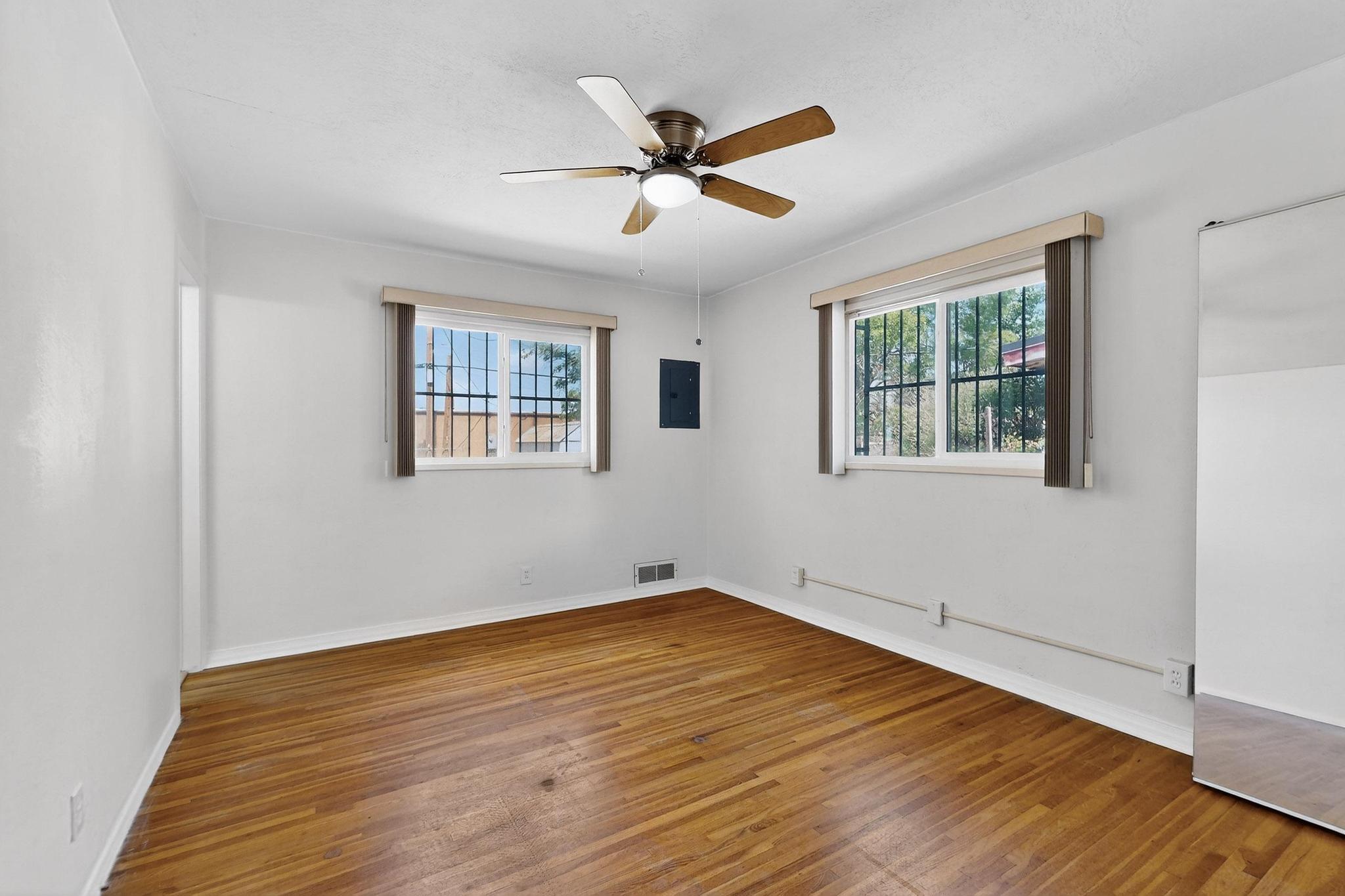 513 MESILLA Street NE