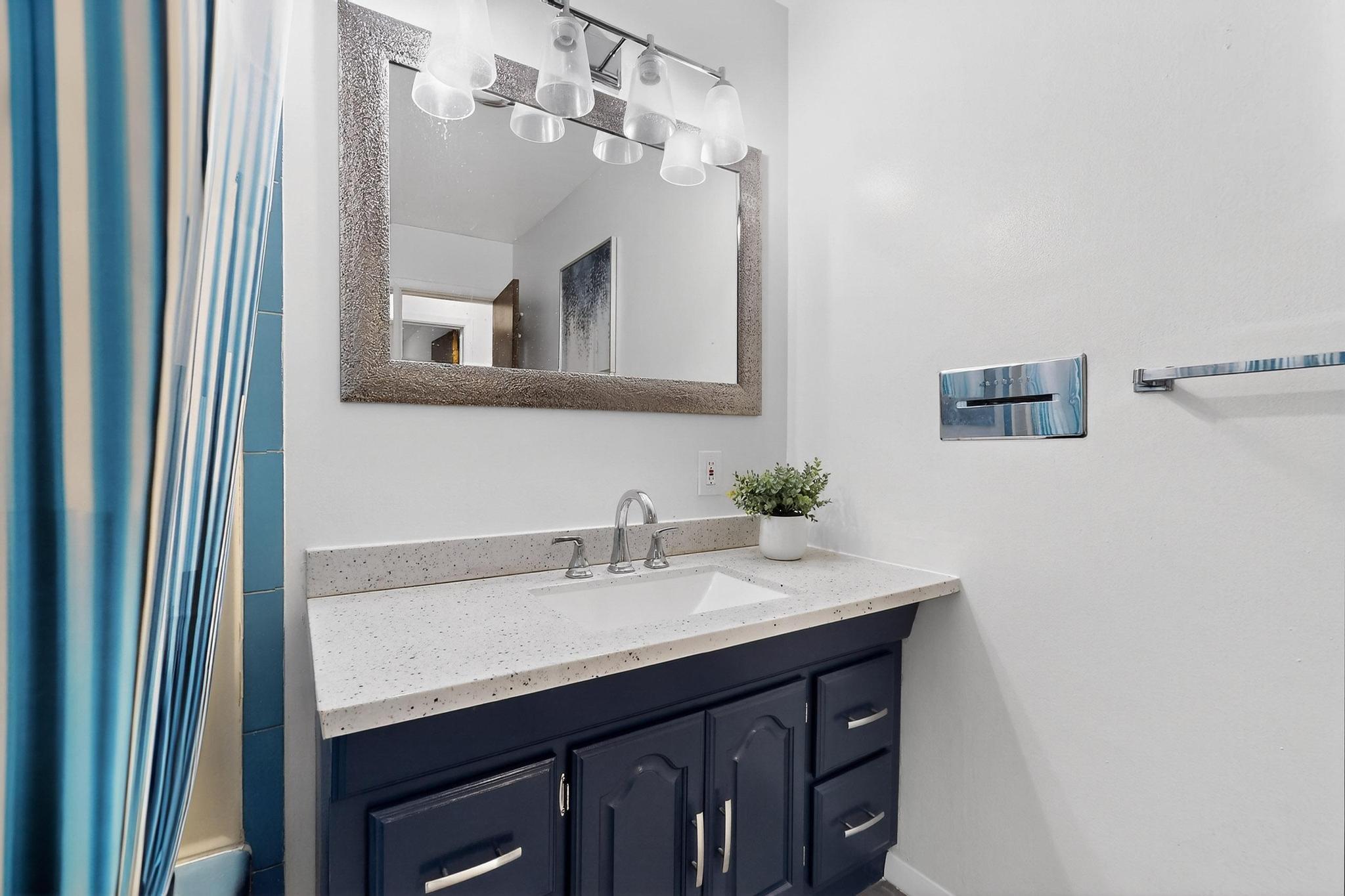 513 MESILLA Street NE