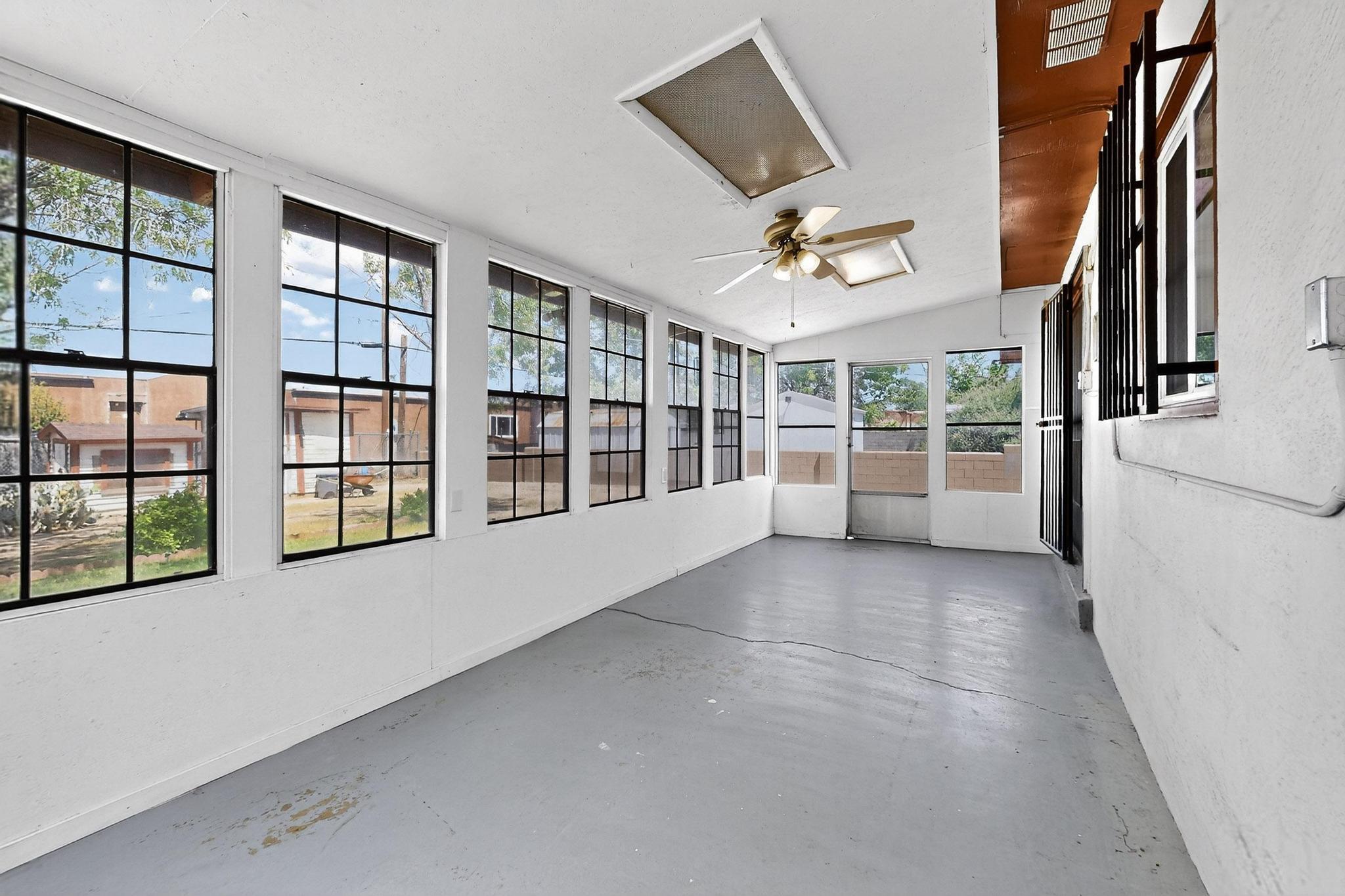 513 MESILLA Street NE