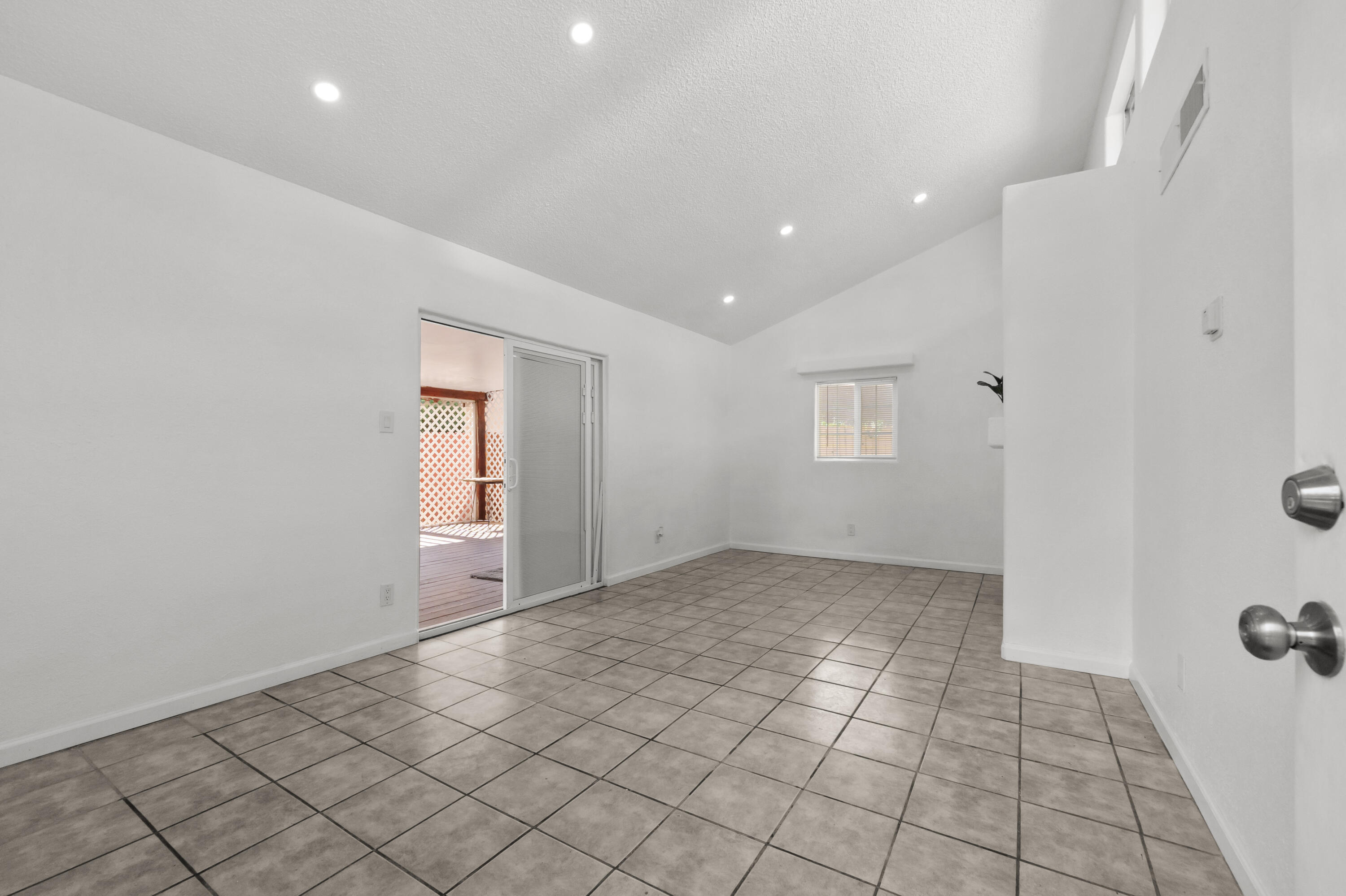 147 SUNSET Place SW