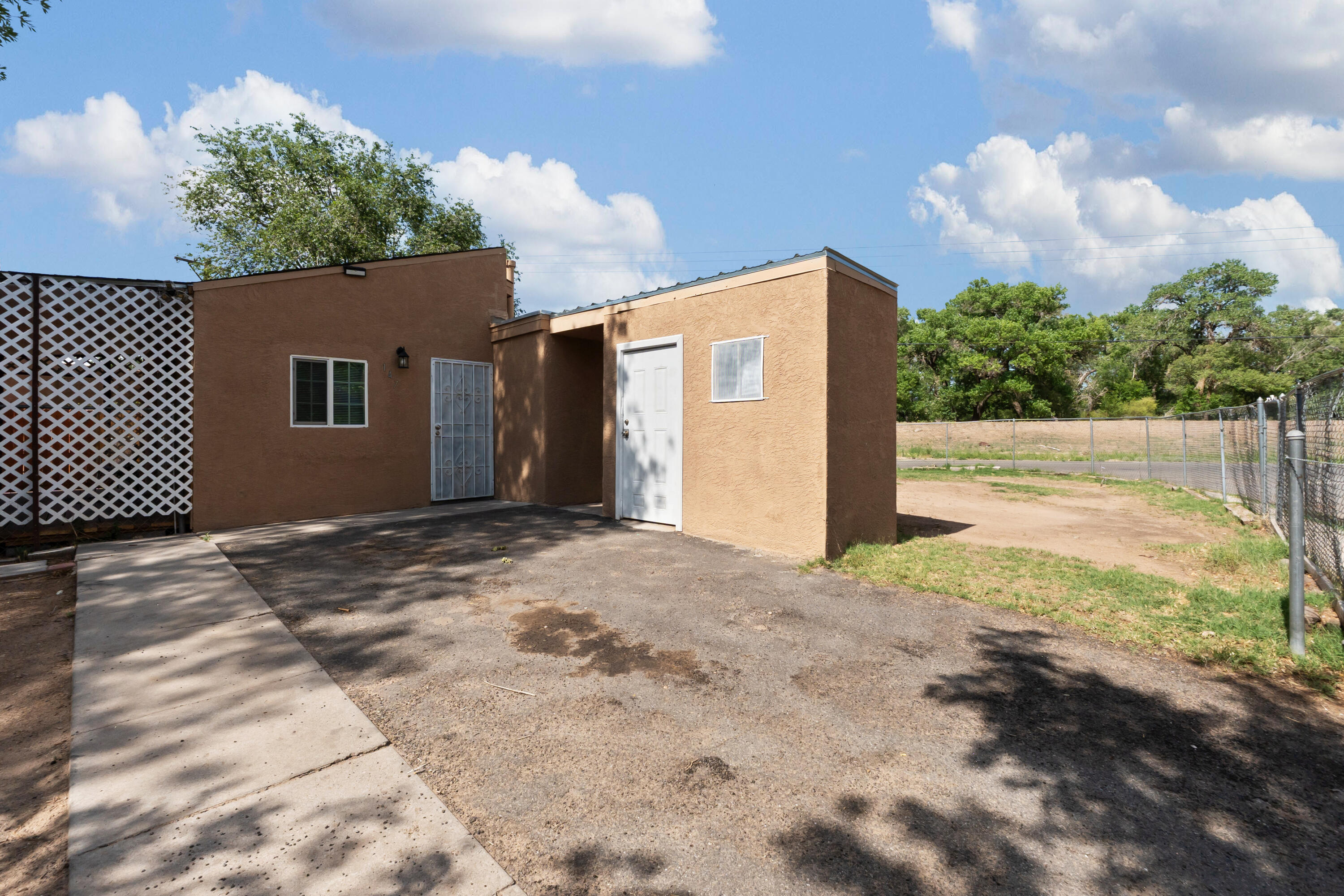 147 SUNSET Place SW