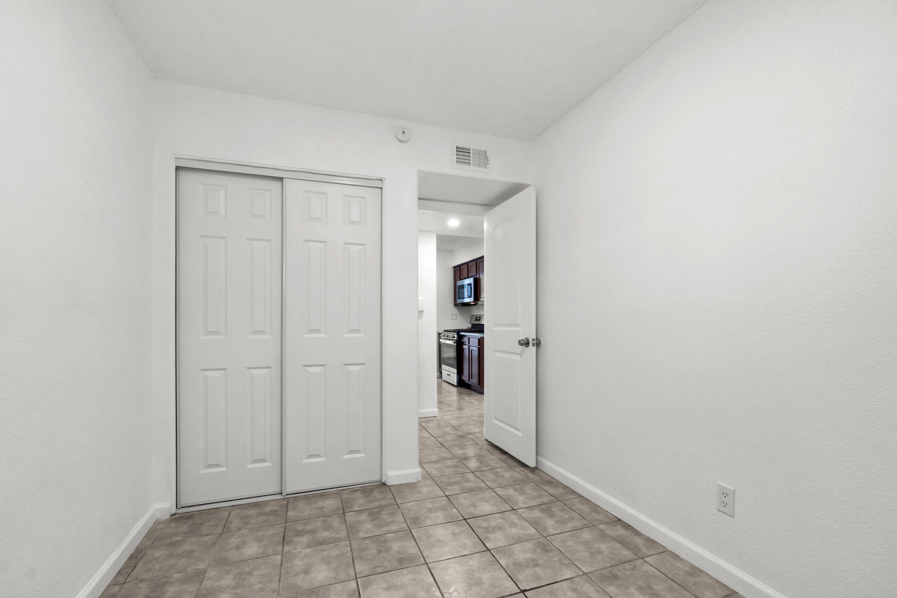 147 SUNSET Place SW