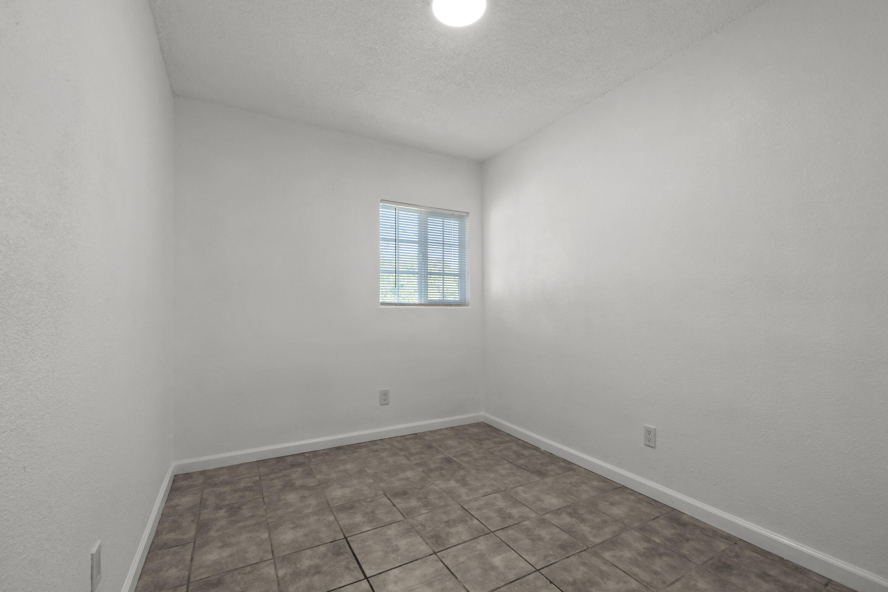 147 SUNSET Place SW