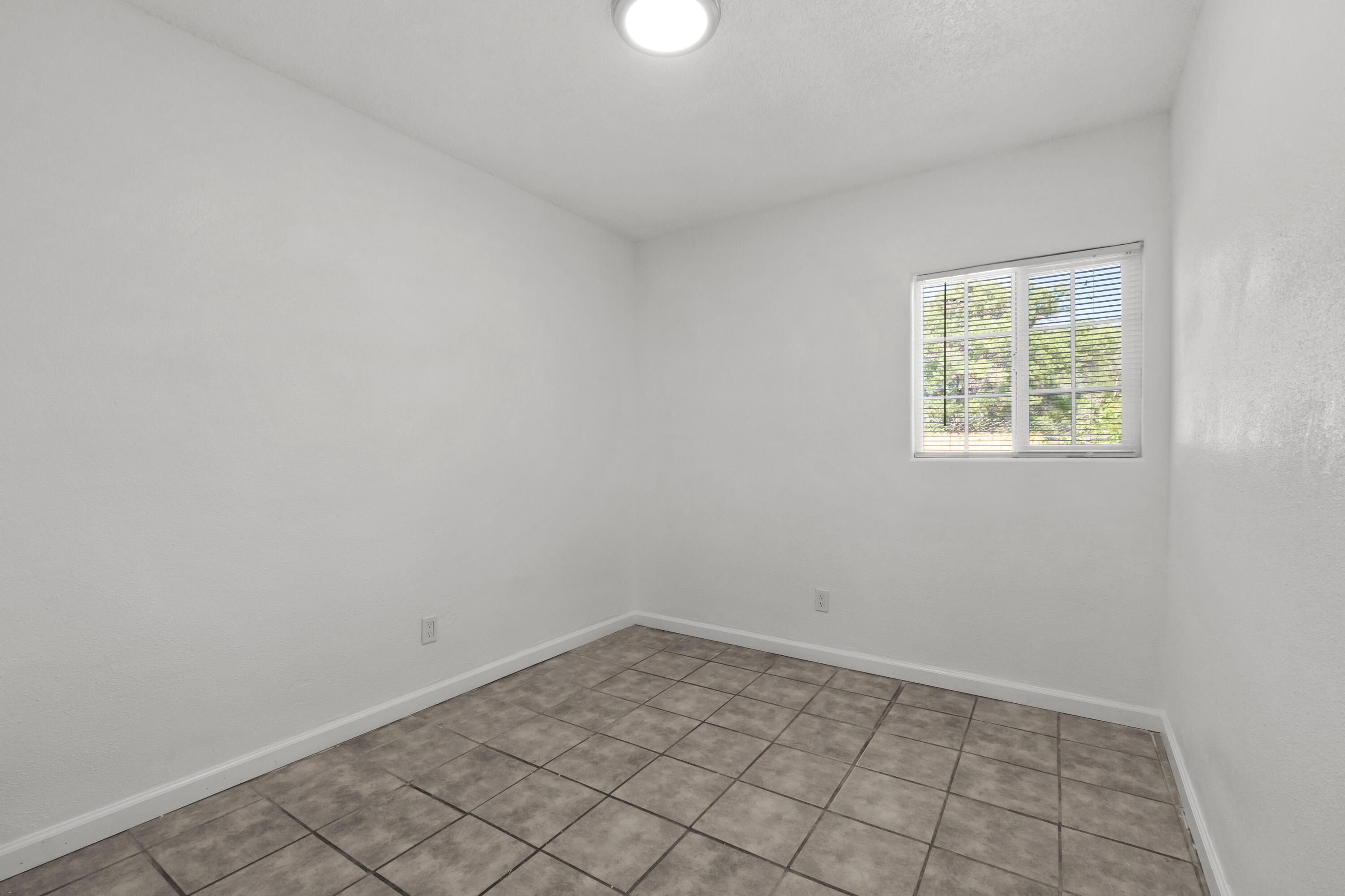 147 SUNSET Place SW