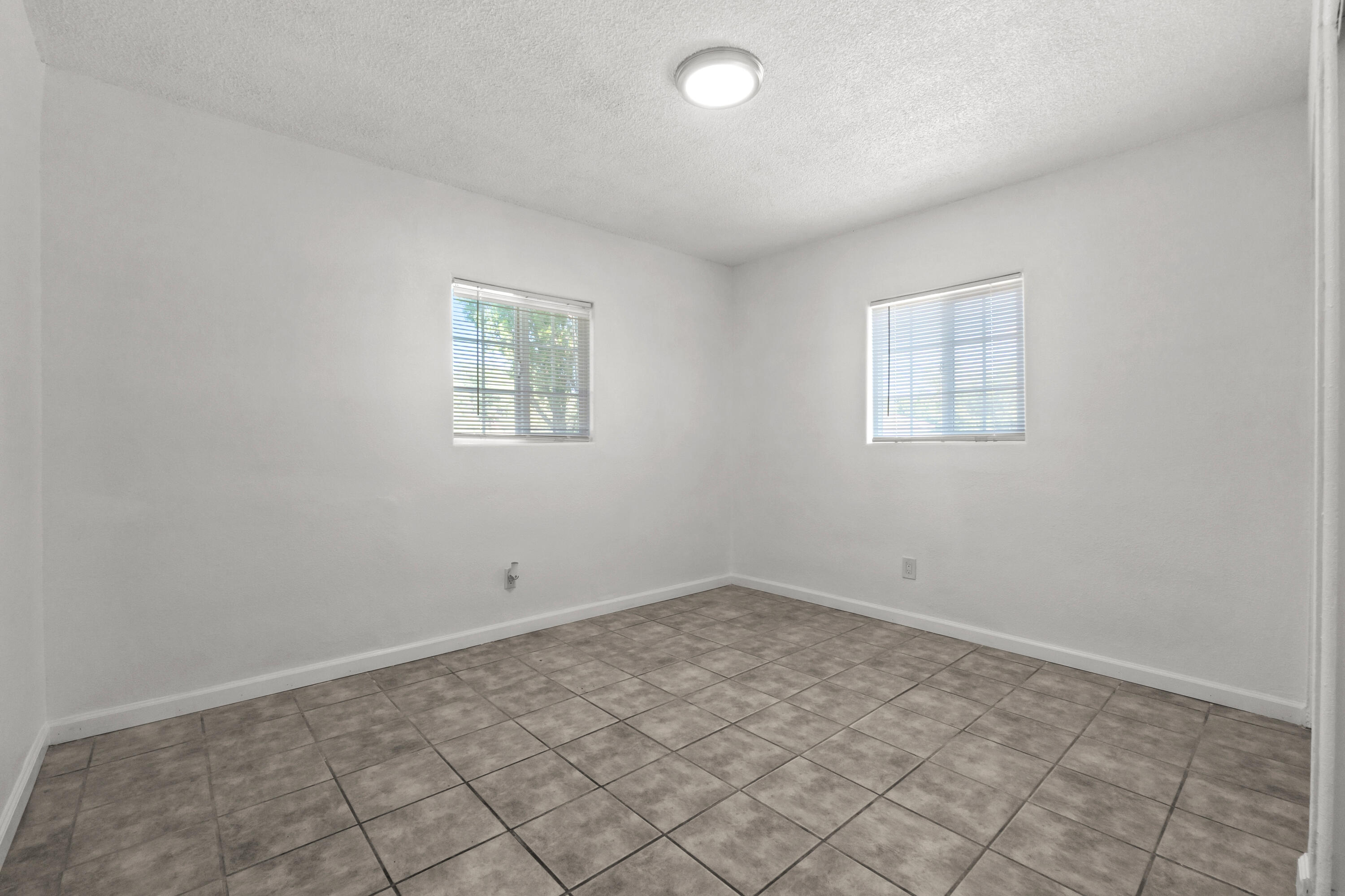 147 SUNSET Place SW
