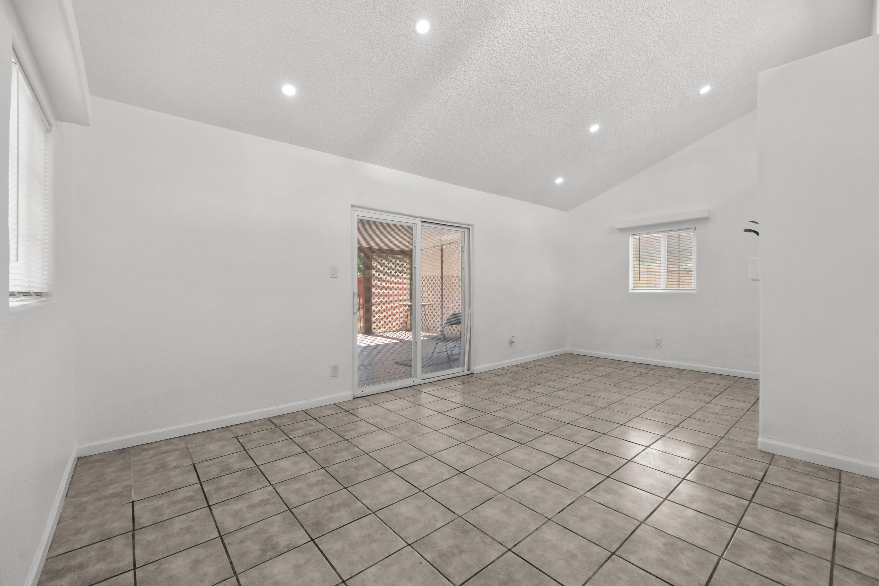 147 SUNSET Place SW