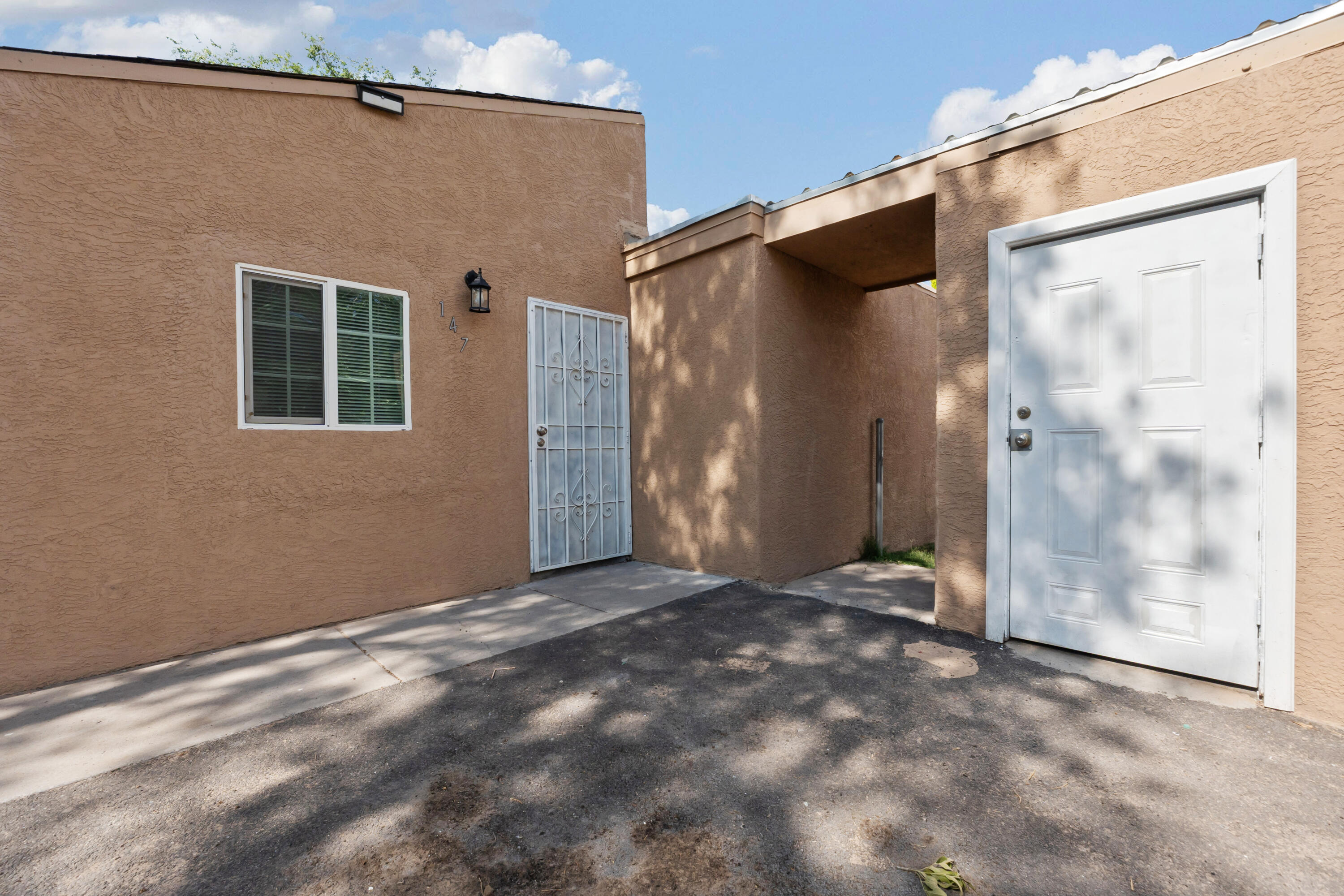 147 SUNSET Place SW