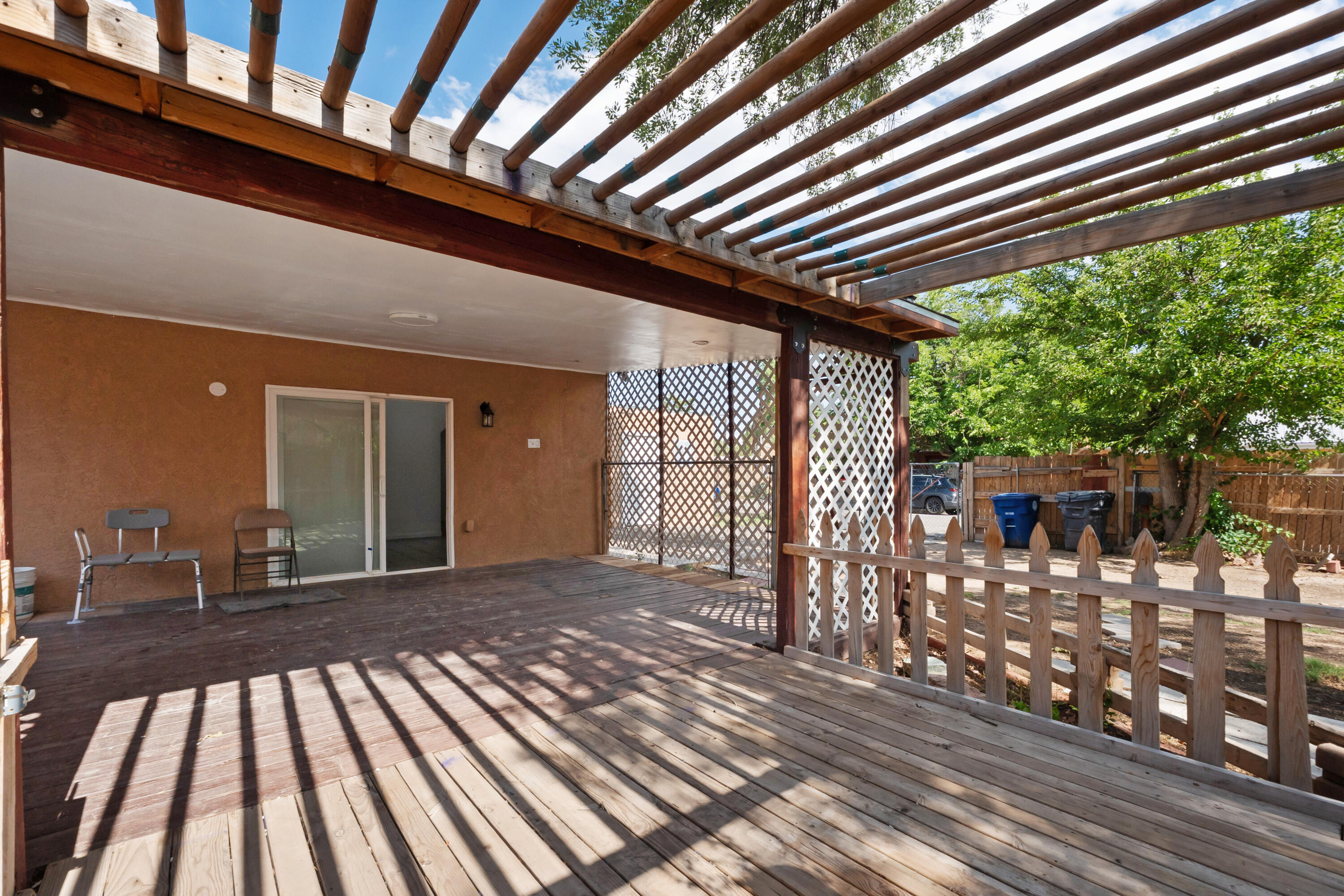 147 SUNSET Place SW