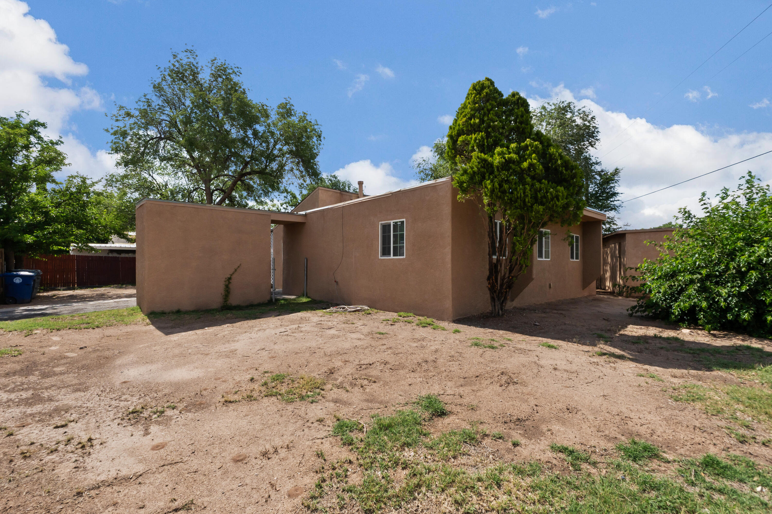 147 SUNSET Place SW