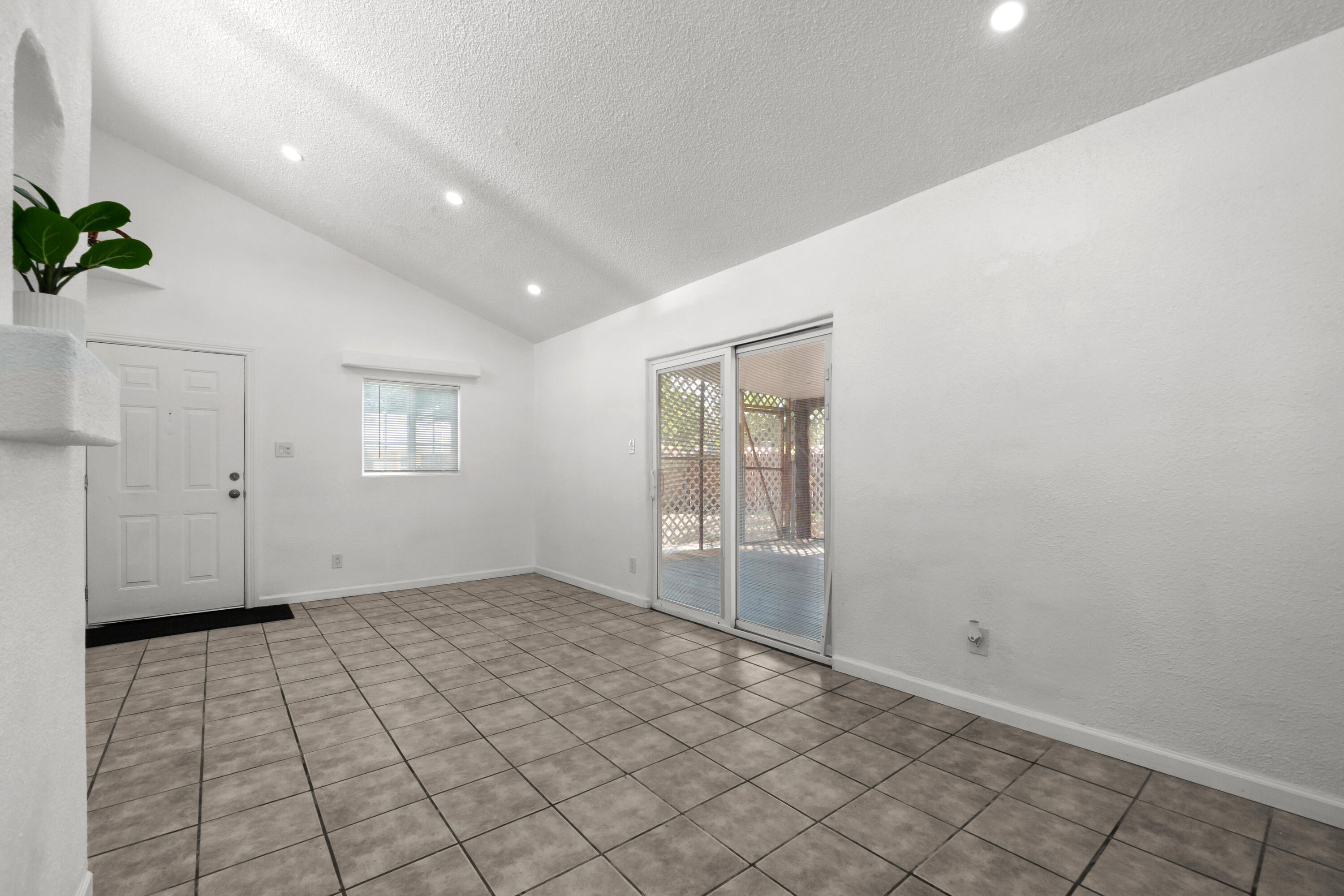147 SUNSET Place SW