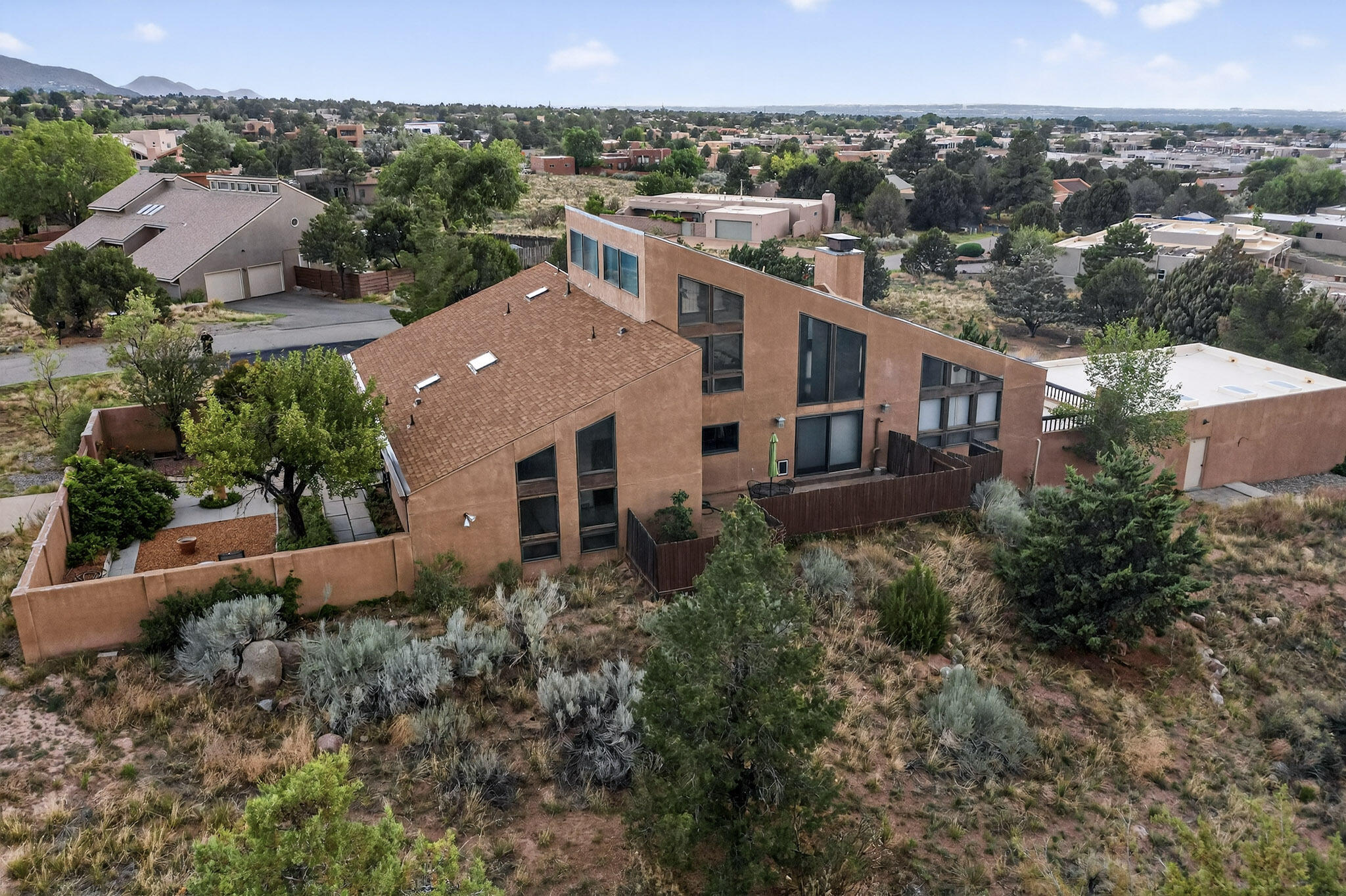 450 LIVE OAK Lane NE