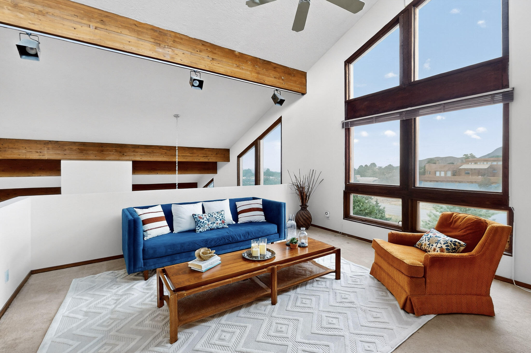 450 LIVE OAK Lane NE