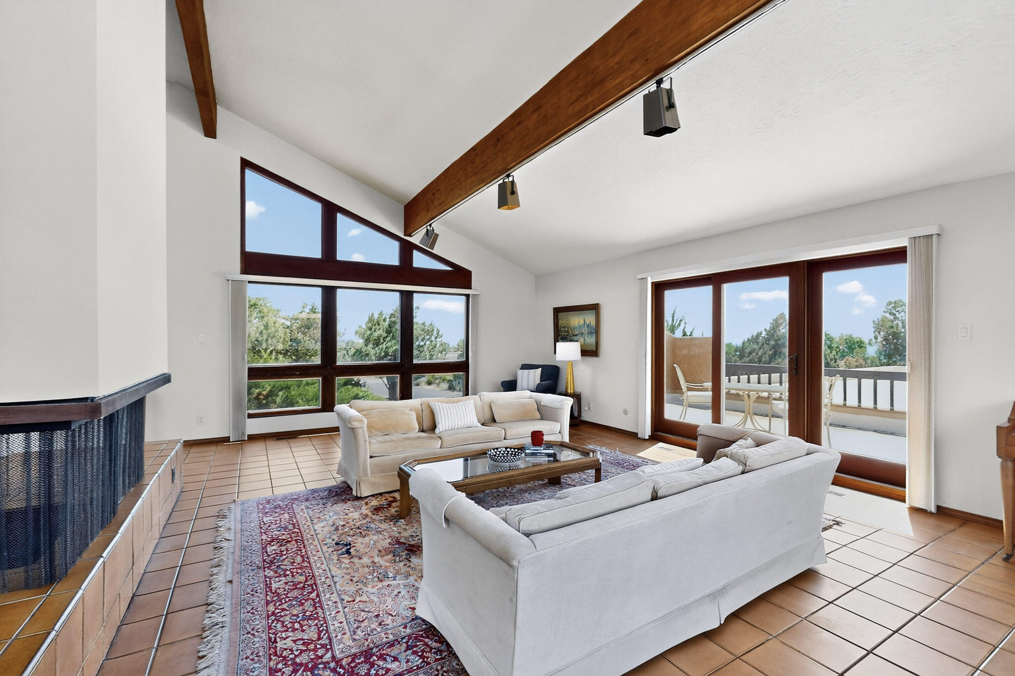 450 LIVE OAK Lane NE