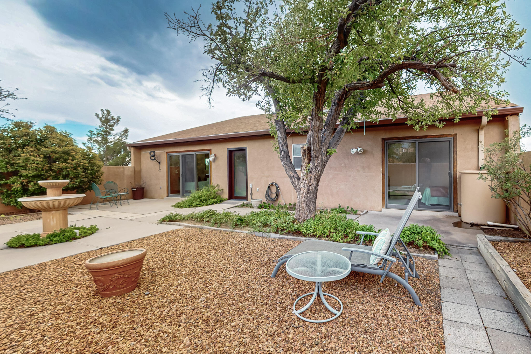 450 LIVE OAK Lane NE