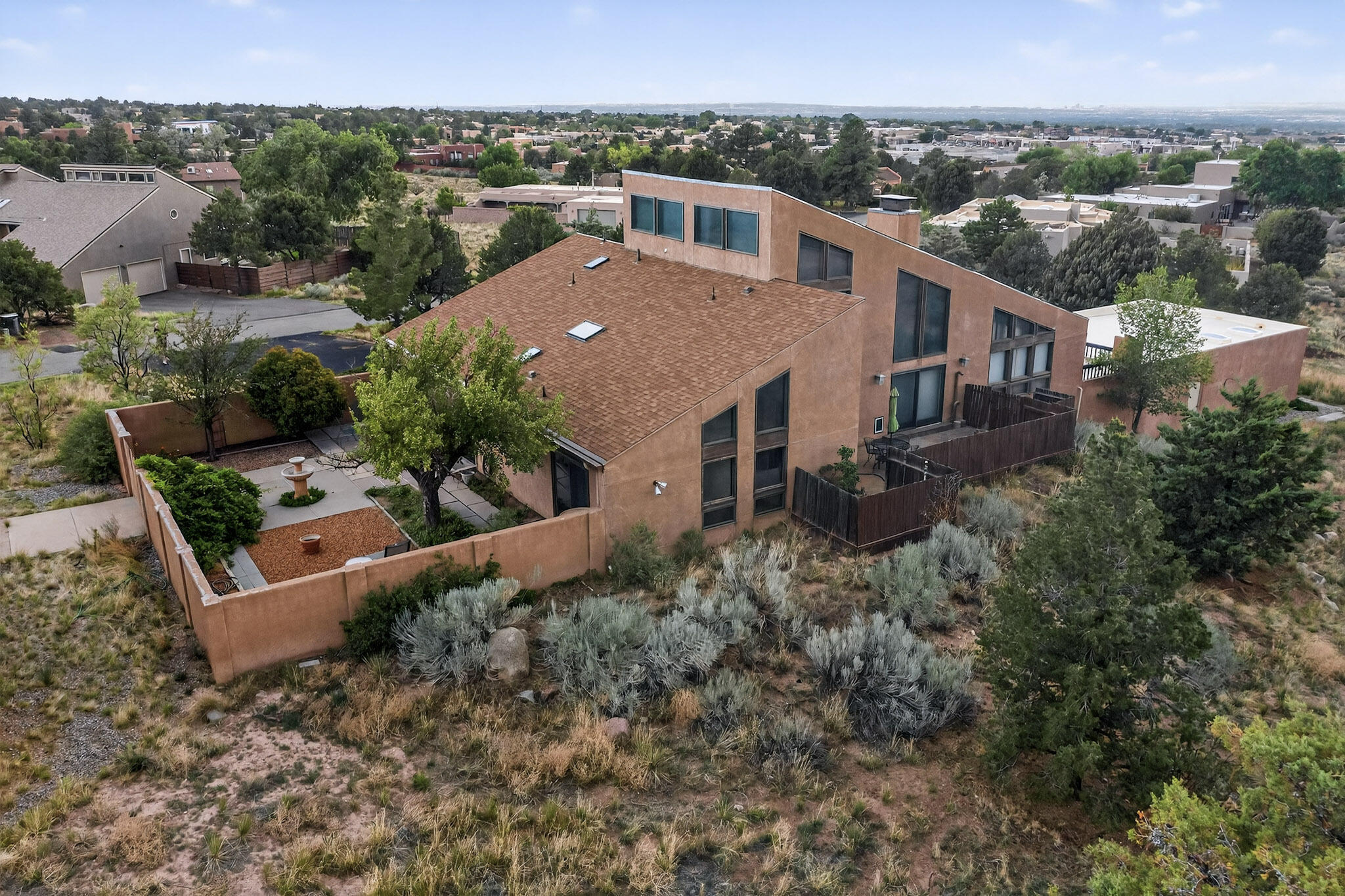 450 LIVE OAK Lane NE