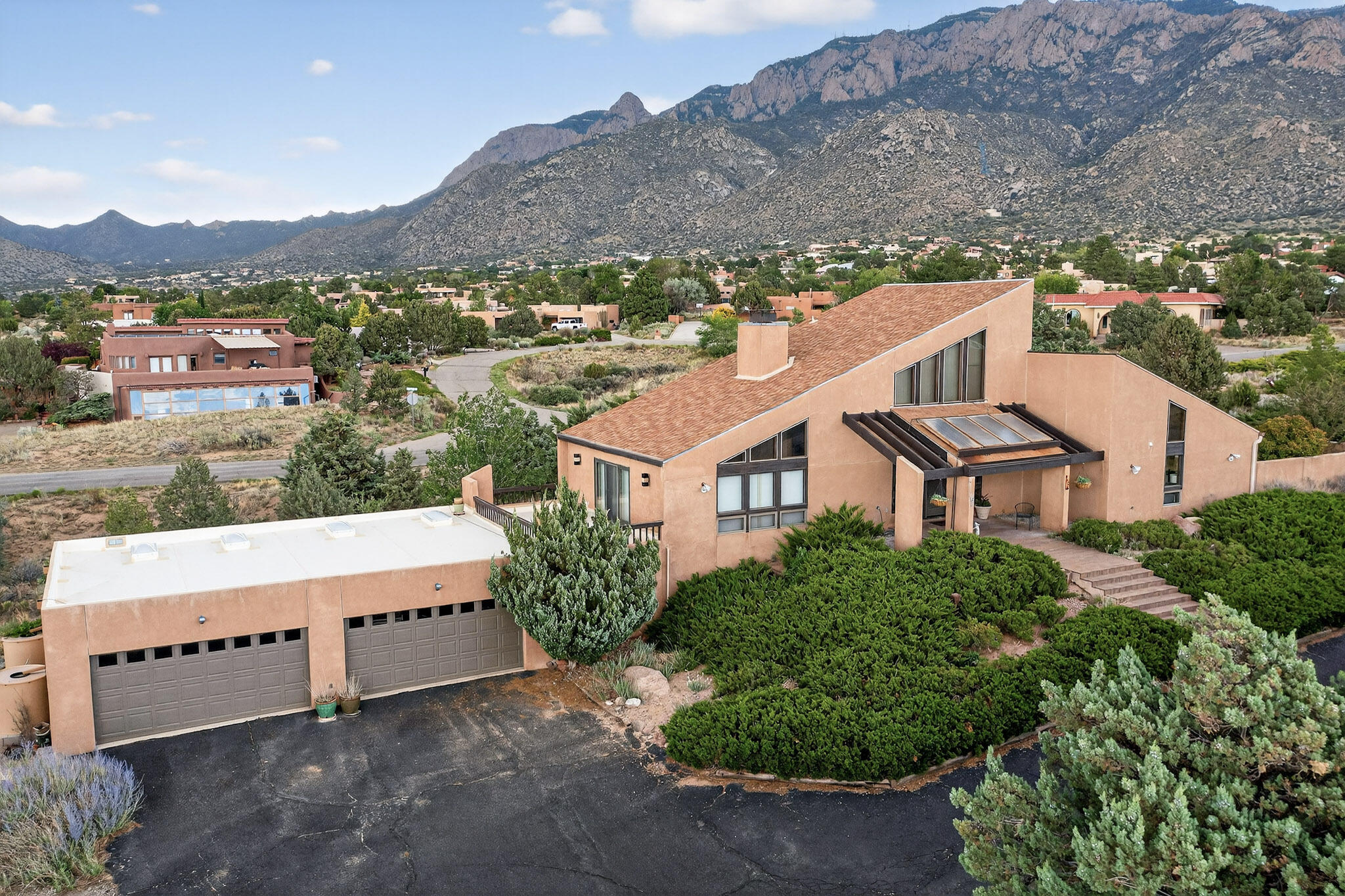 450 LIVE OAK Lane NE